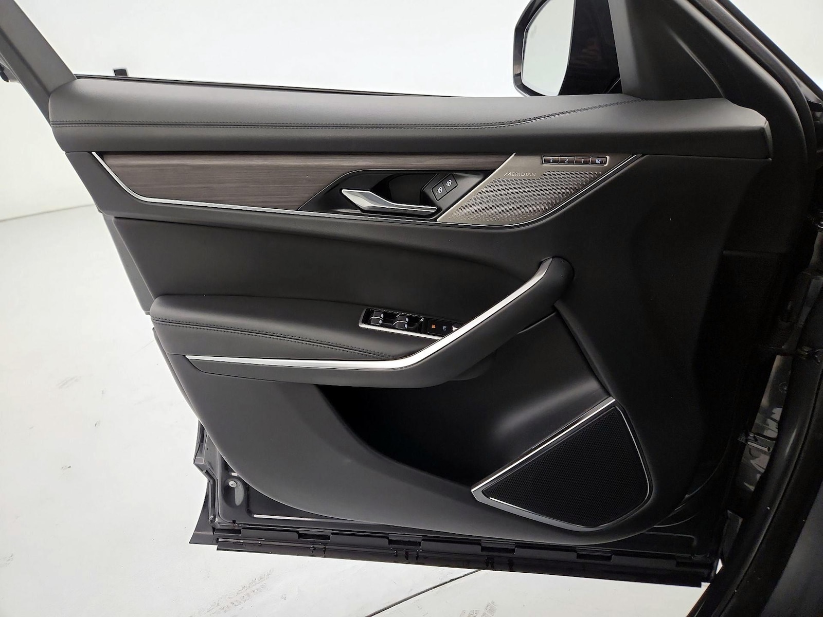 2023 Jaguar F-Pace S - Photo 11