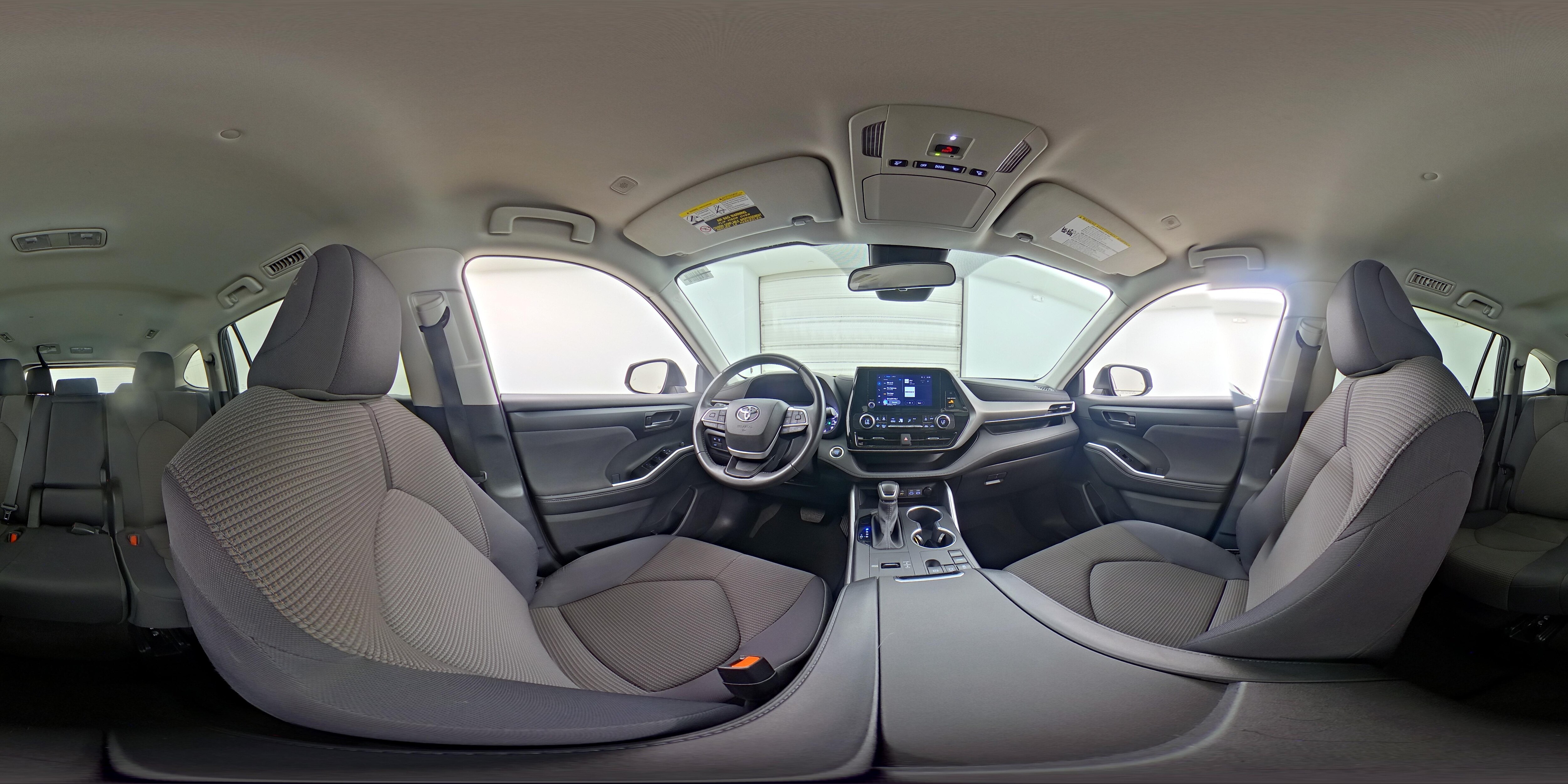 2025 Toyota Highlander LE - Photo 25