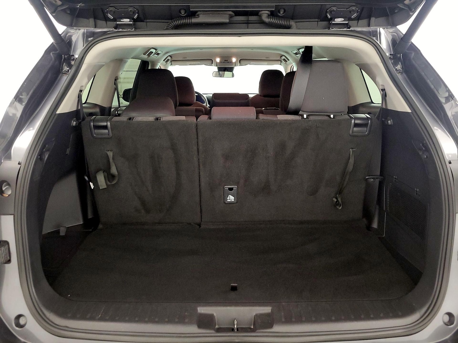2025 Toyota Highlander LE - Photo 22
