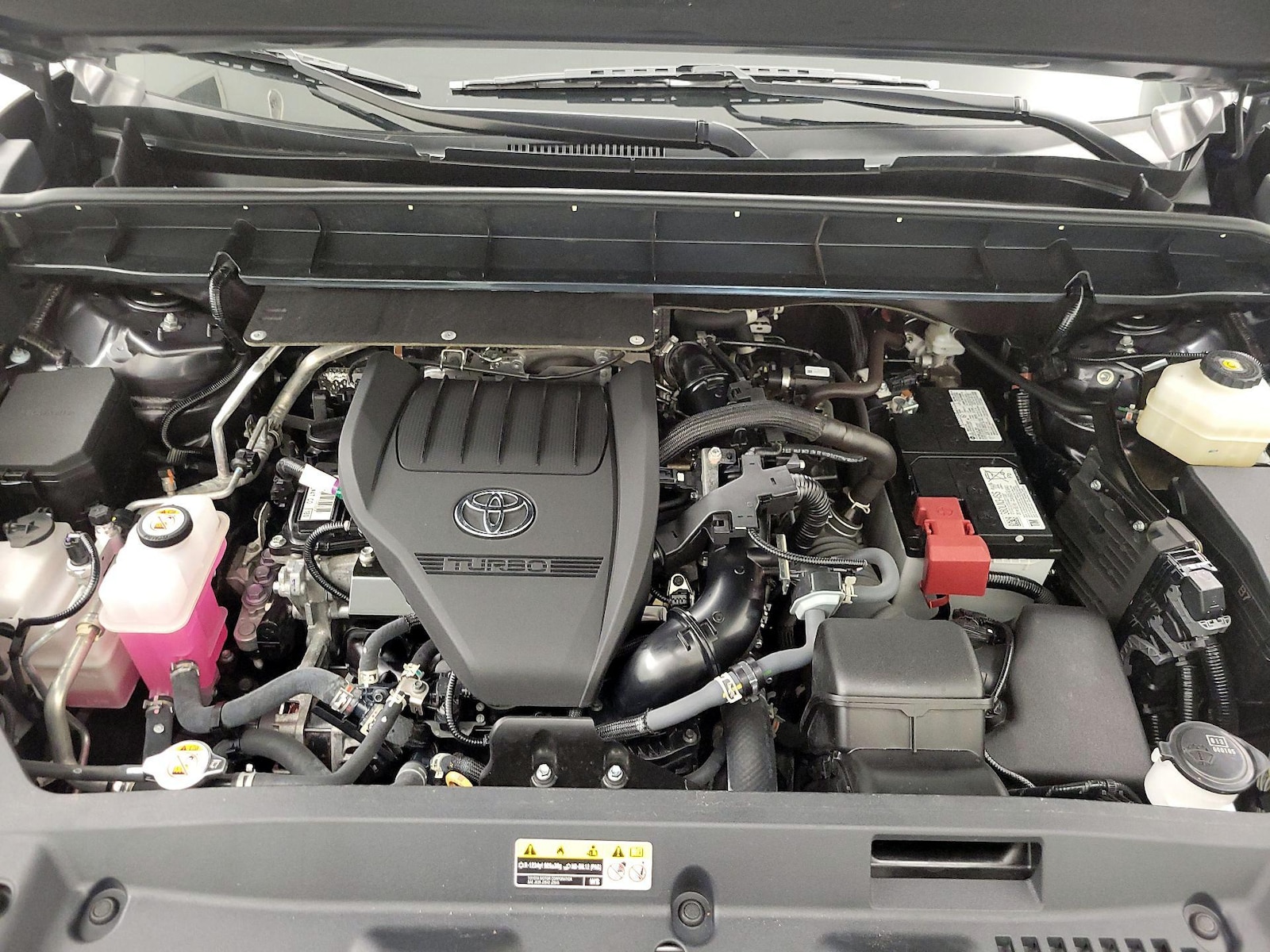 2025 Toyota Highlander LE - Photo 23