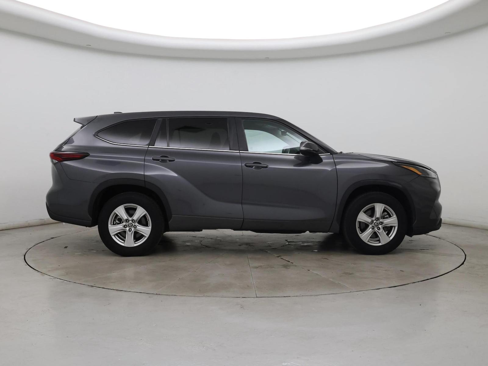 2025 Toyota Highlander LE - Photo 8
