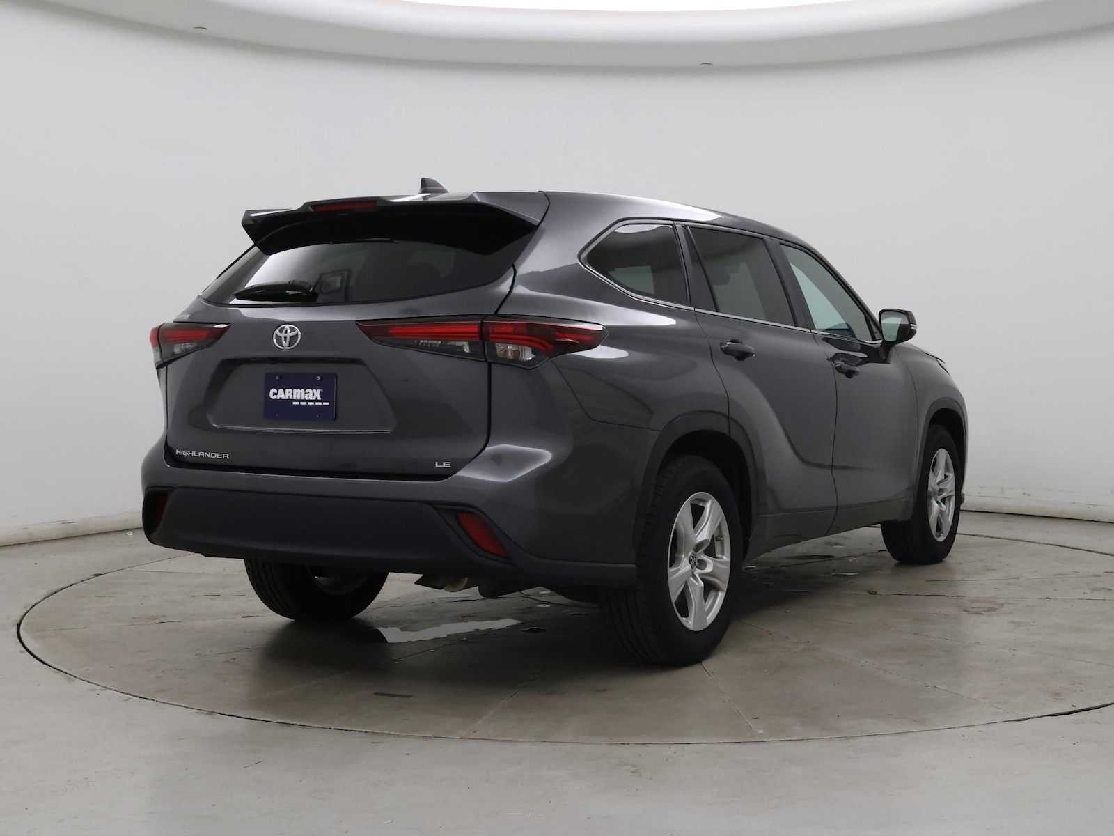 2025 Toyota Highlander LE - Photo 9