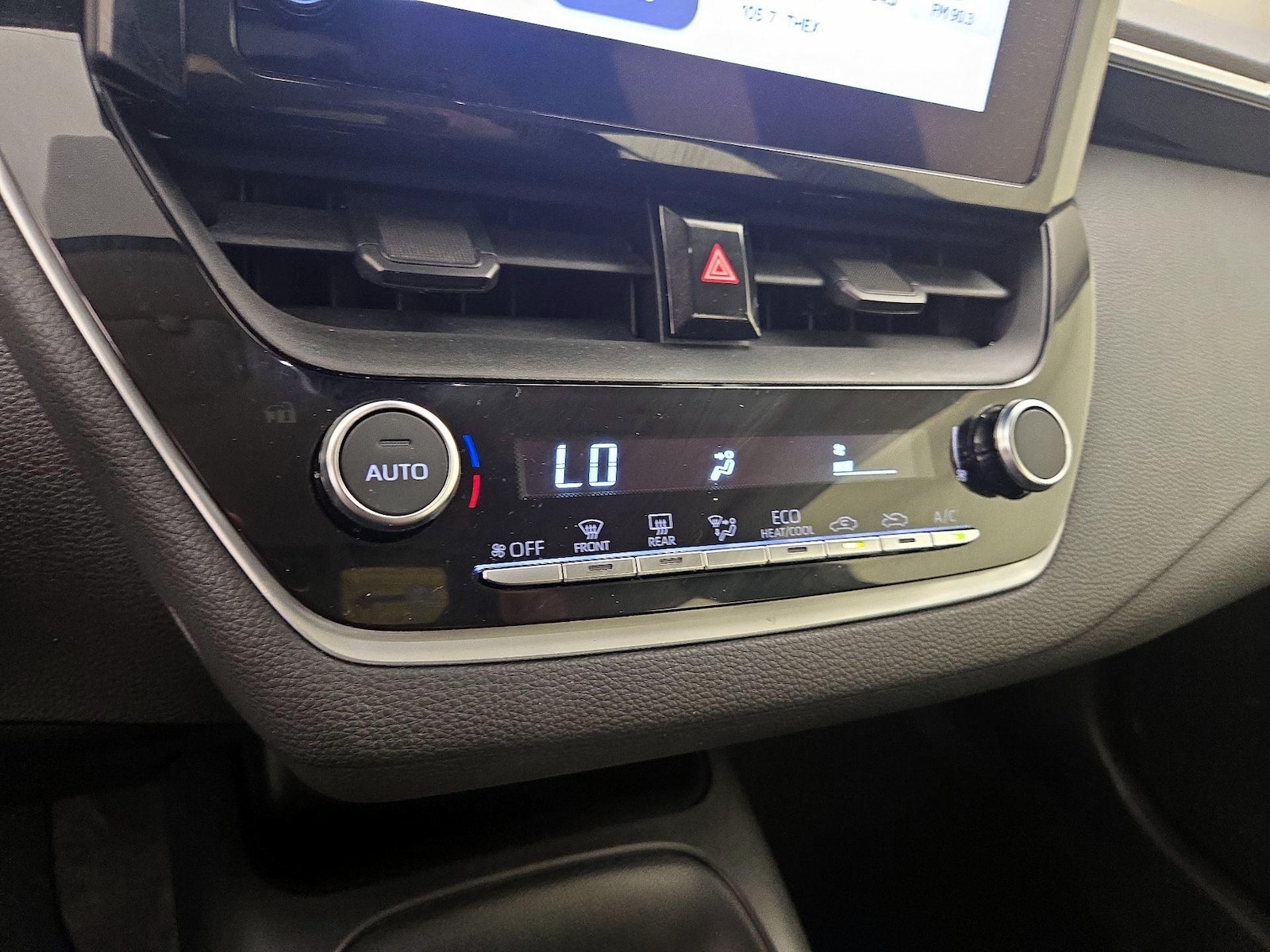 2025 Toyota Corolla LE - Photo 17