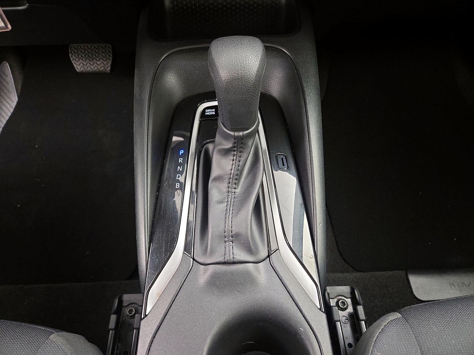 2025 Toyota Corolla LE - Photo 18