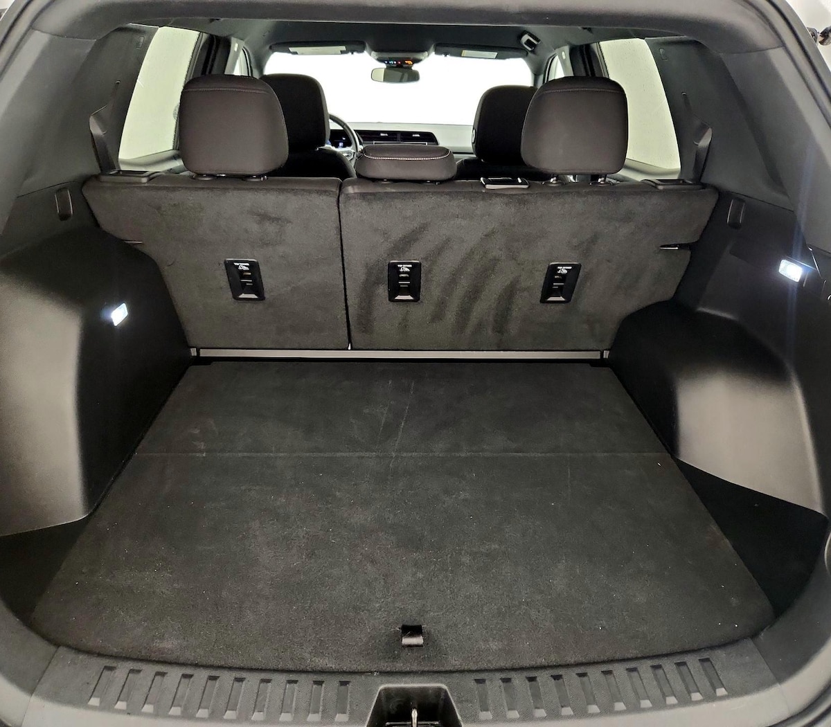 Trunk/Cargo (Seats Up)
