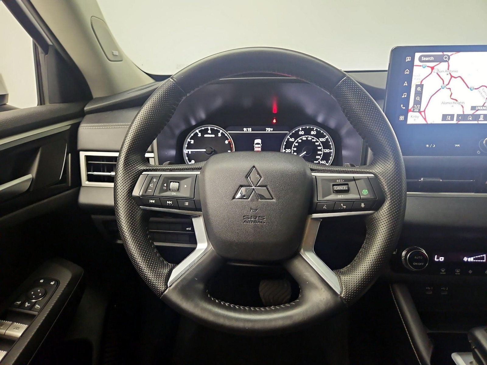 2025 Mitsubishi Outlander SE - Photo 11