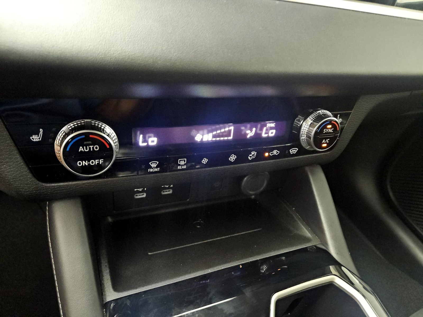 2025 Mitsubishi Outlander SE - Photo 18