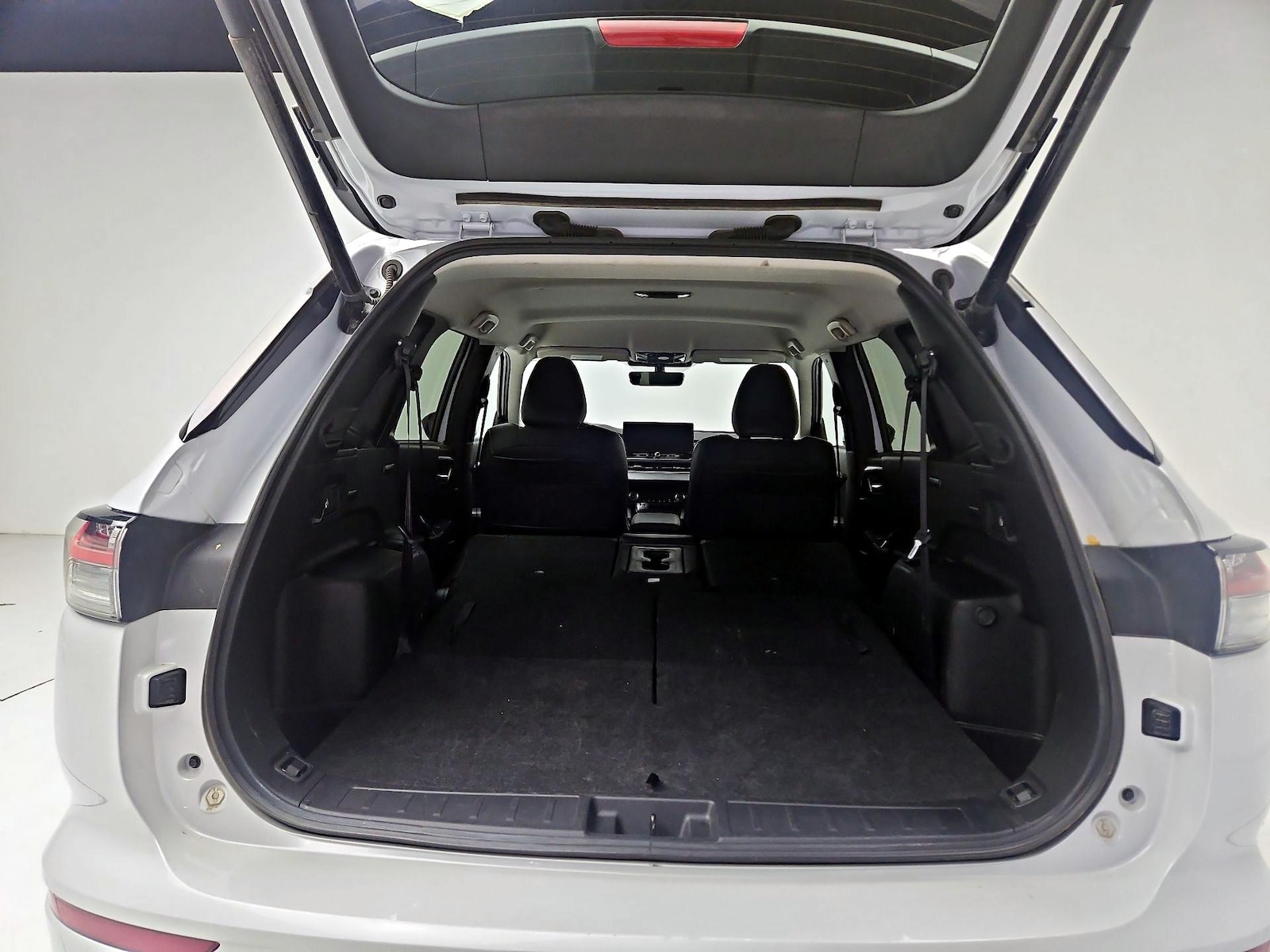2025 Mitsubishi Outlander SE - Photo 24