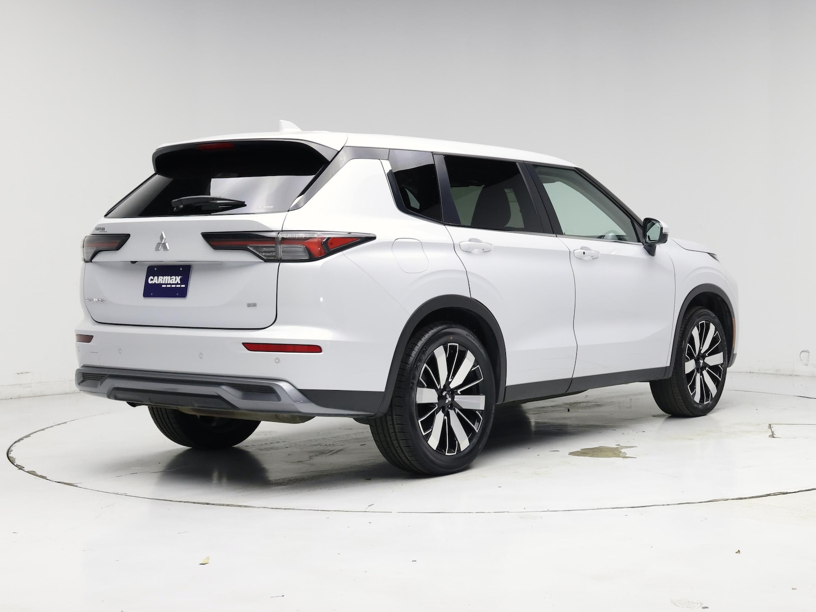 2025 Mitsubishi Outlander SE - Photo 9