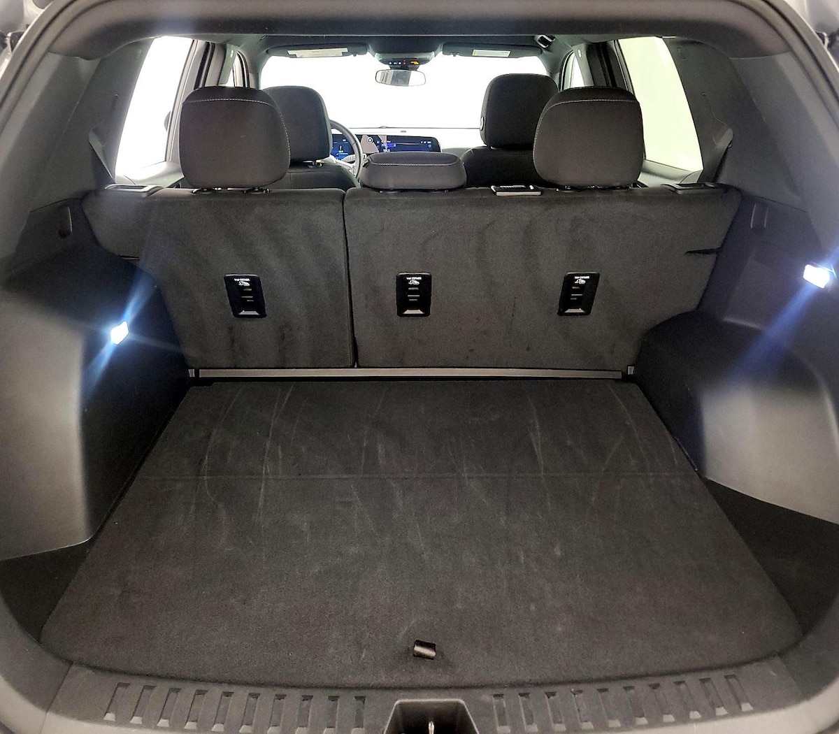 Trunk/Cargo (Seats Up)