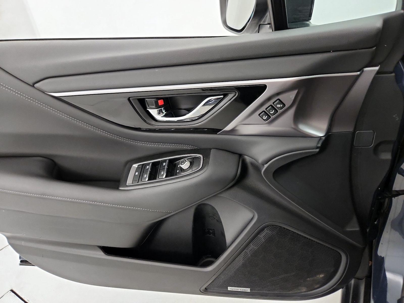 2025 Subaru Outback Limited - Photo 13