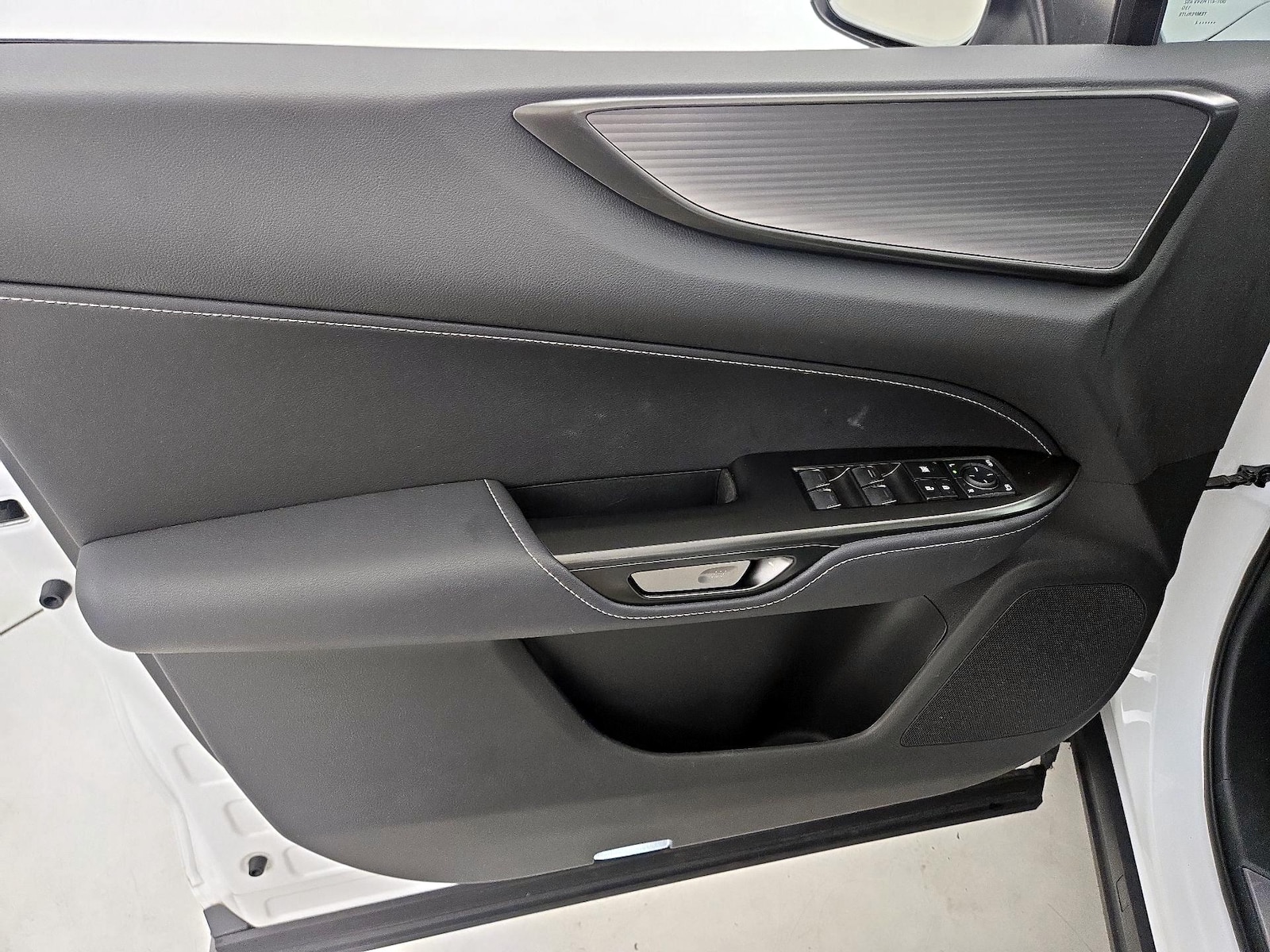 2025 Lexus NX 350 - Photo 13