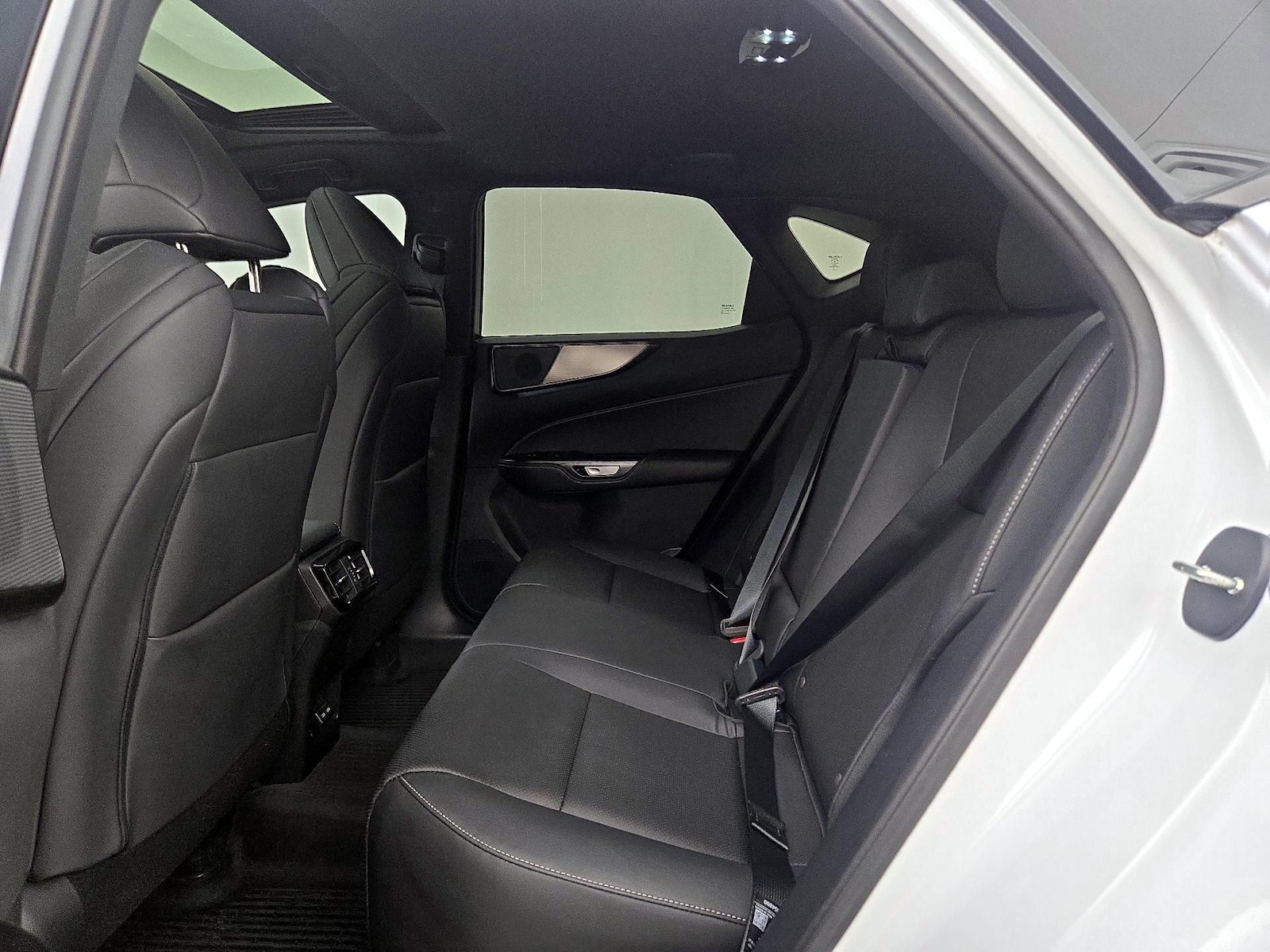 2025 Lexus NX 350 - Photo 21