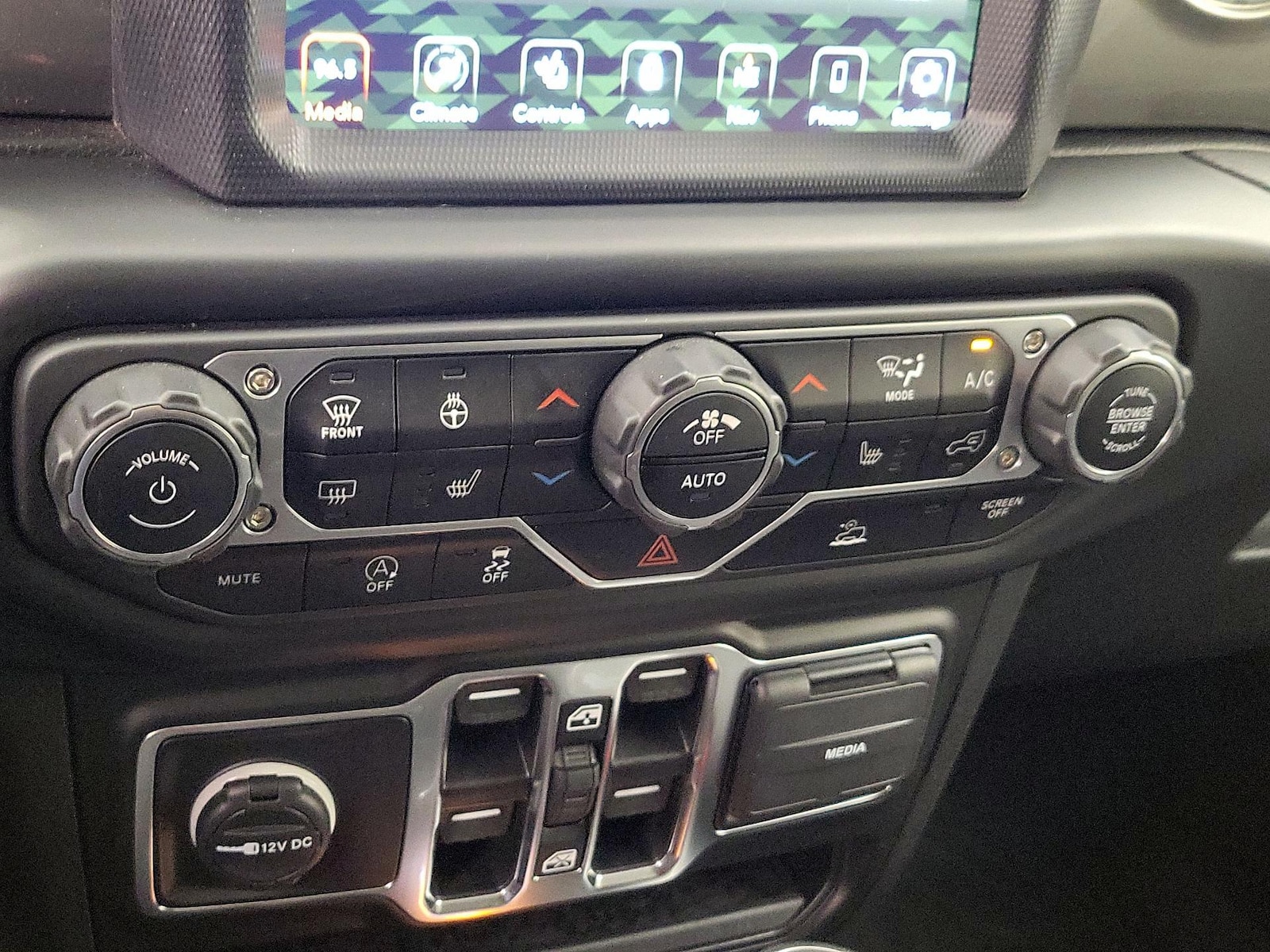 2022 Jeep Wrangler Unlimited Sahara - Photo 18