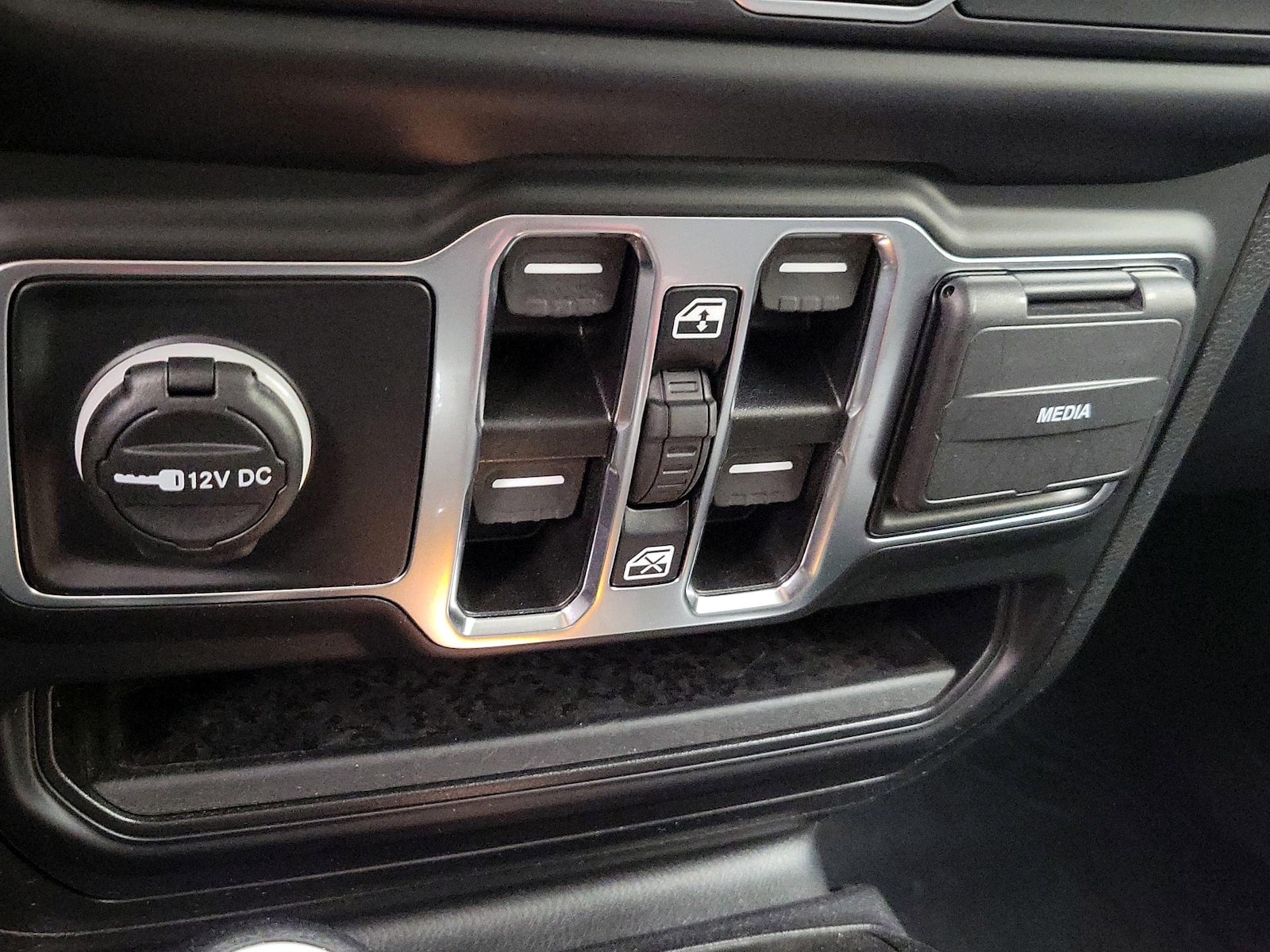 2022 Jeep Wrangler Unlimited Sahara - Photo 20