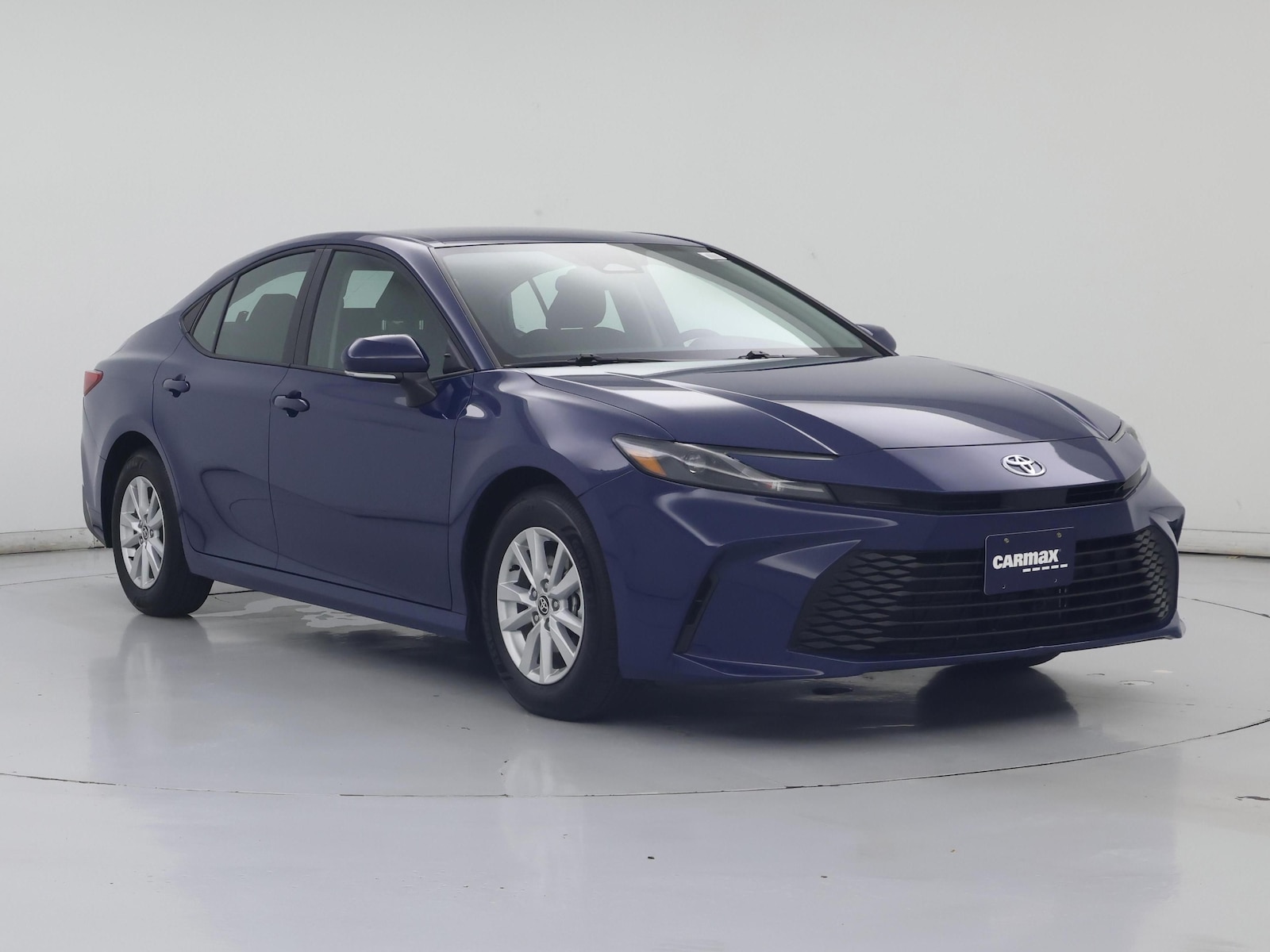 2026 Toyota Camry LE - Photo 2