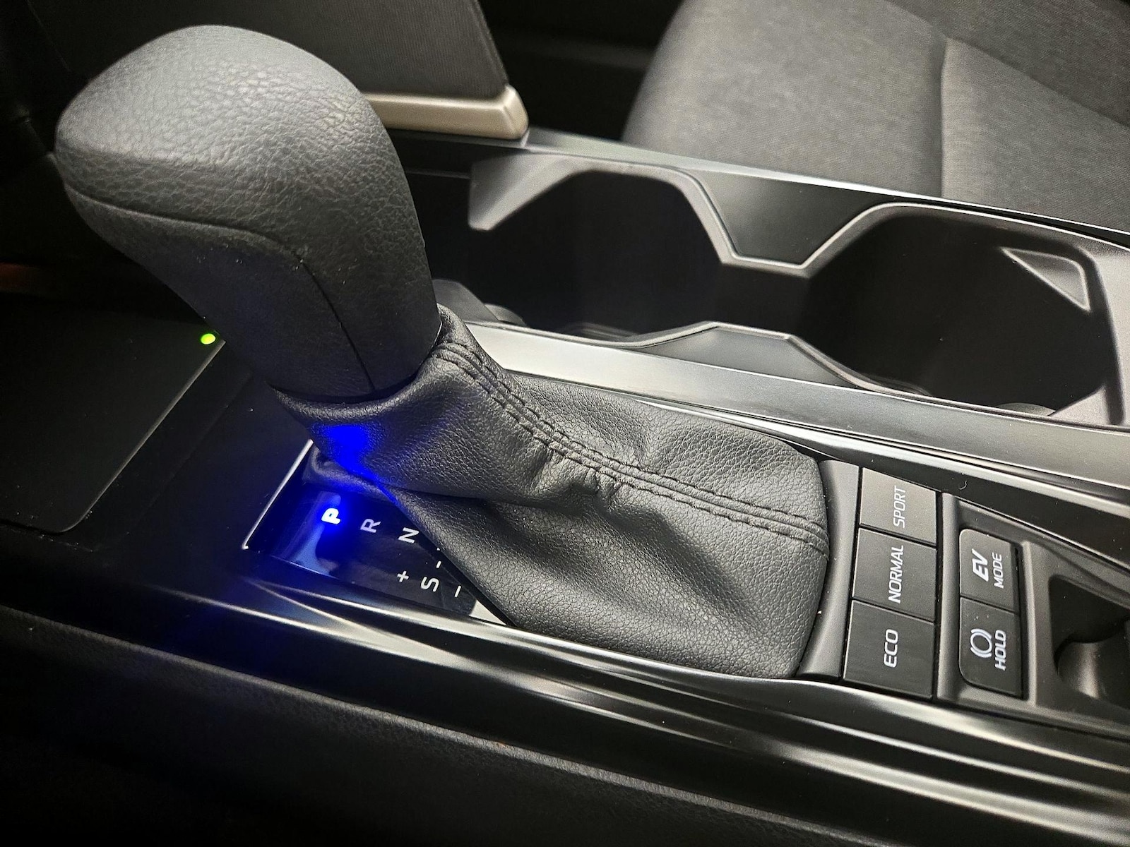 2026 Toyota Camry LE - Photo 18