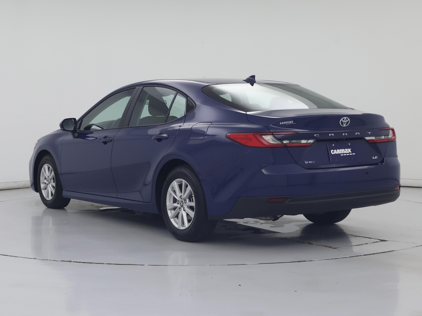 2026 Toyota Camry LE - Photo 3
