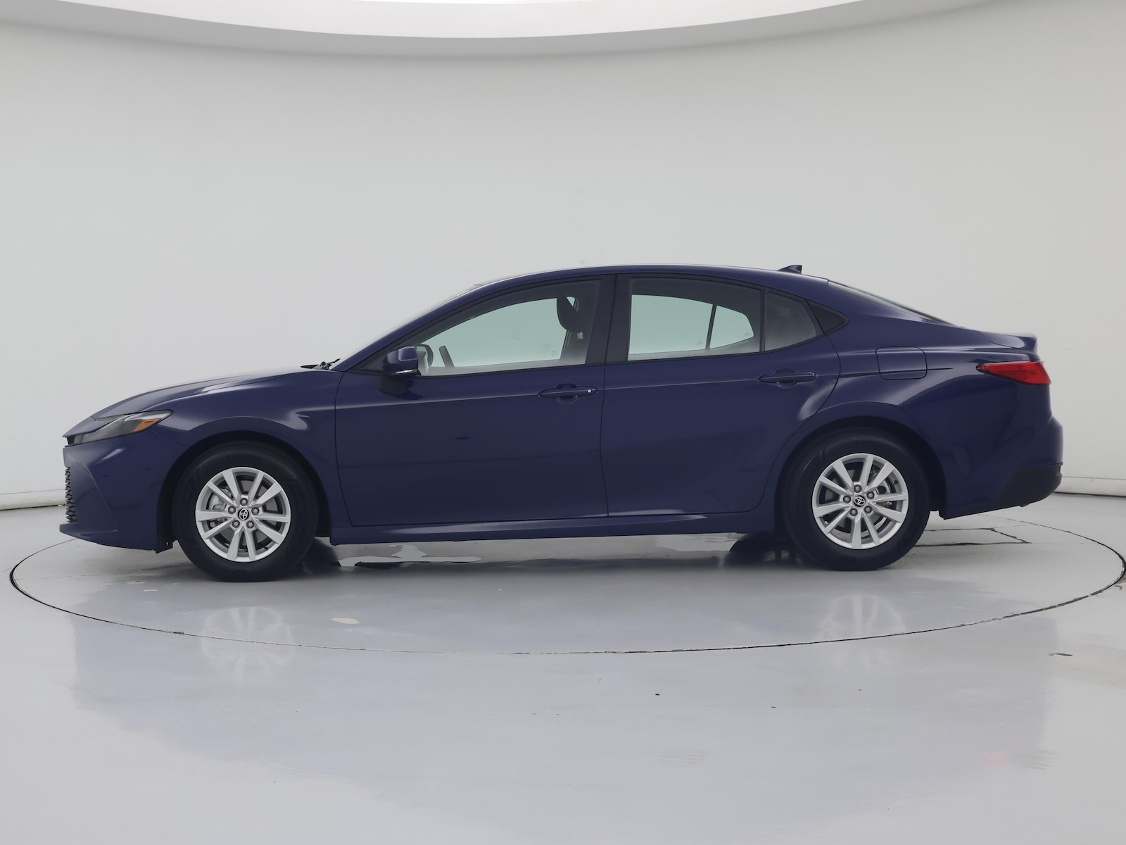 2026 Toyota Camry LE - Photo 4