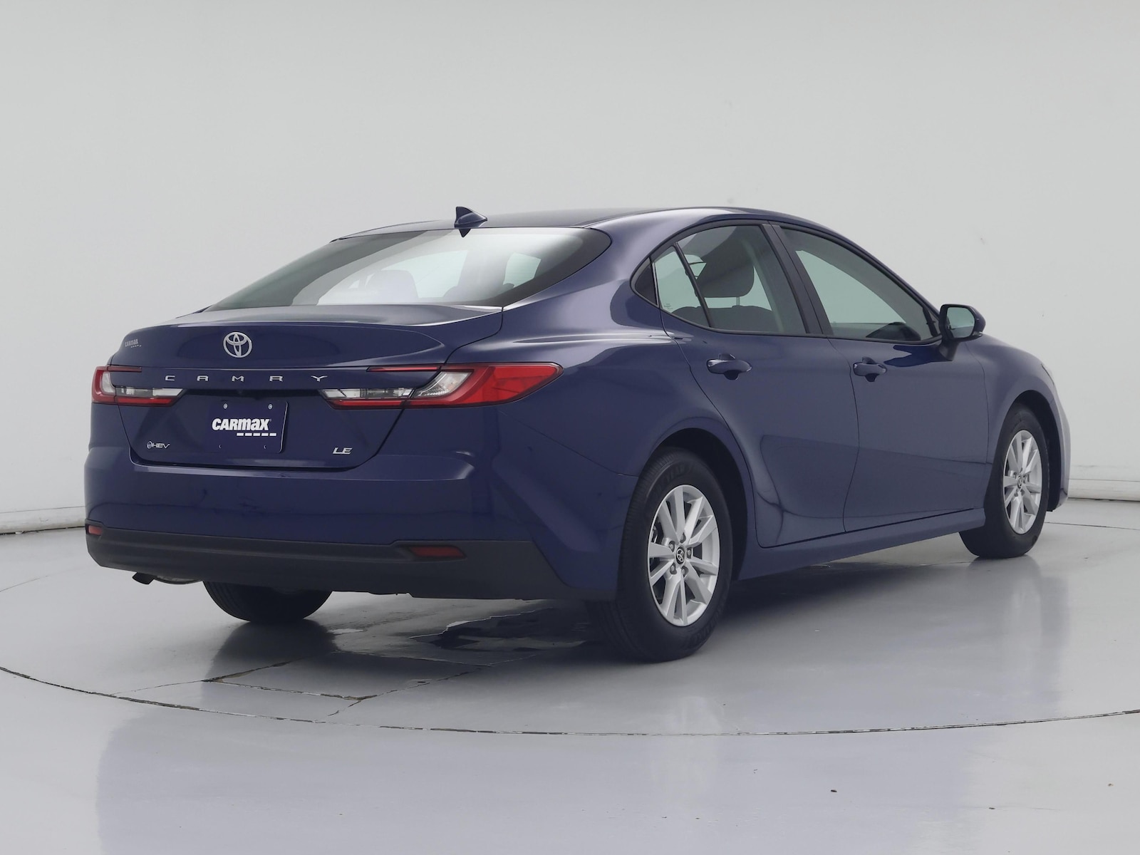 2026 Toyota Camry LE - Photo 9
