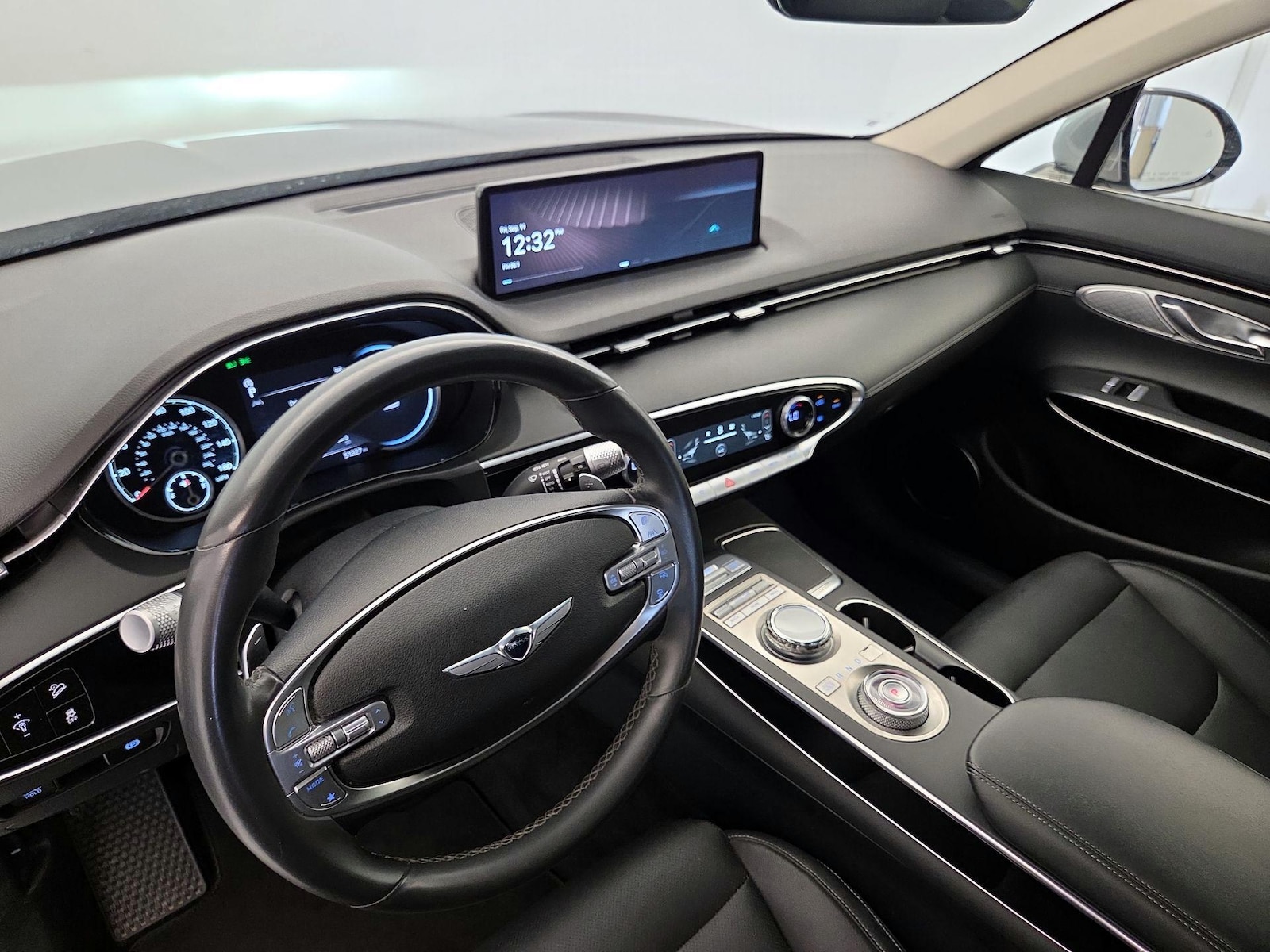 2025 GENESIS GV70 Standard - Photo 10