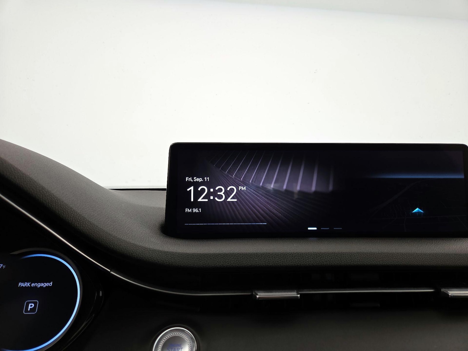 2025 GENESIS GV70 Standard - Photo 16