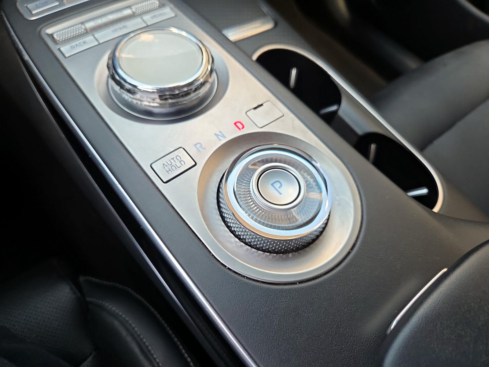 2025 GENESIS GV70 Standard - Photo 18
