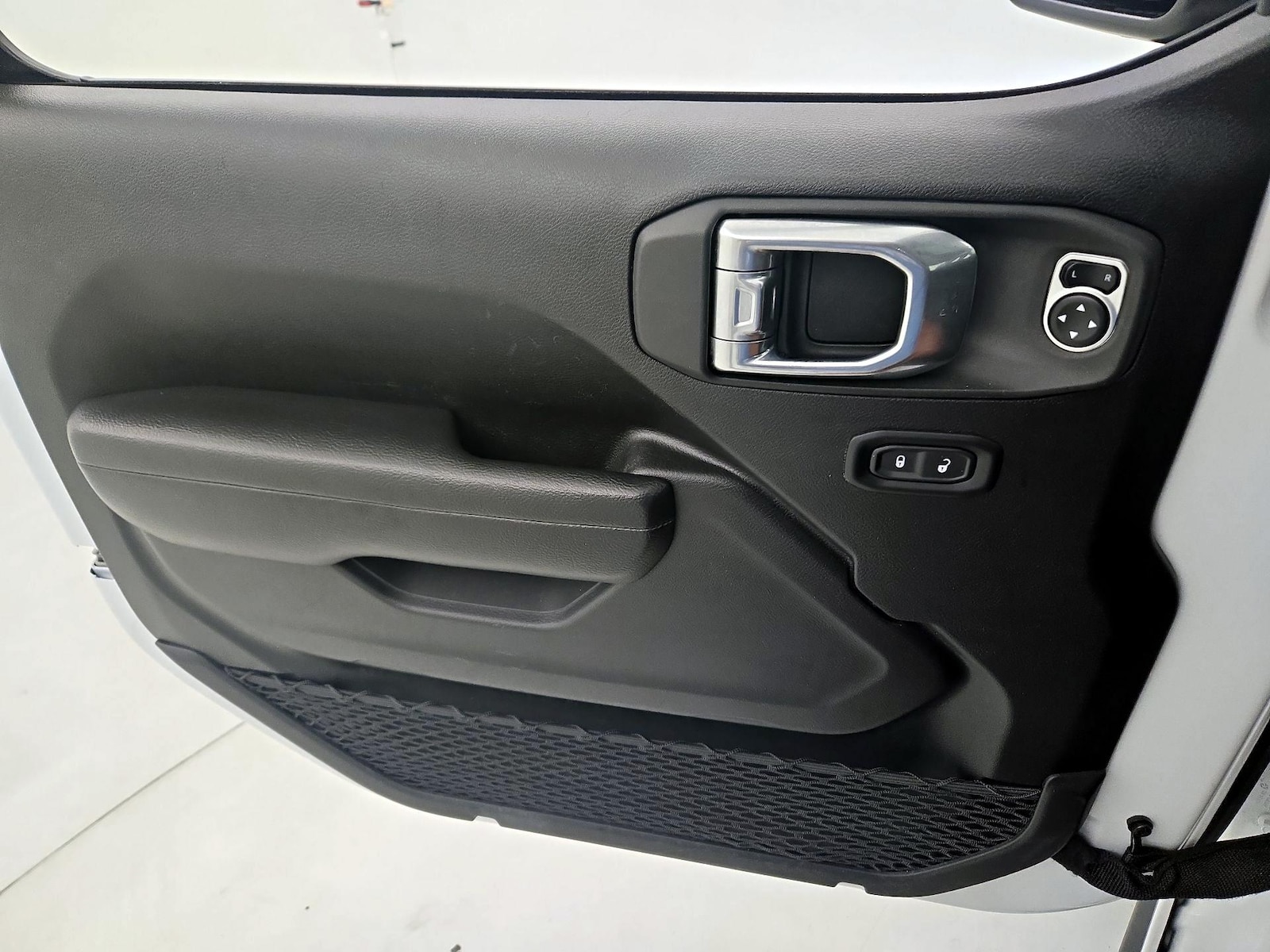 2025 Jeep Wrangler 4-Door Rubicon - Photo 13