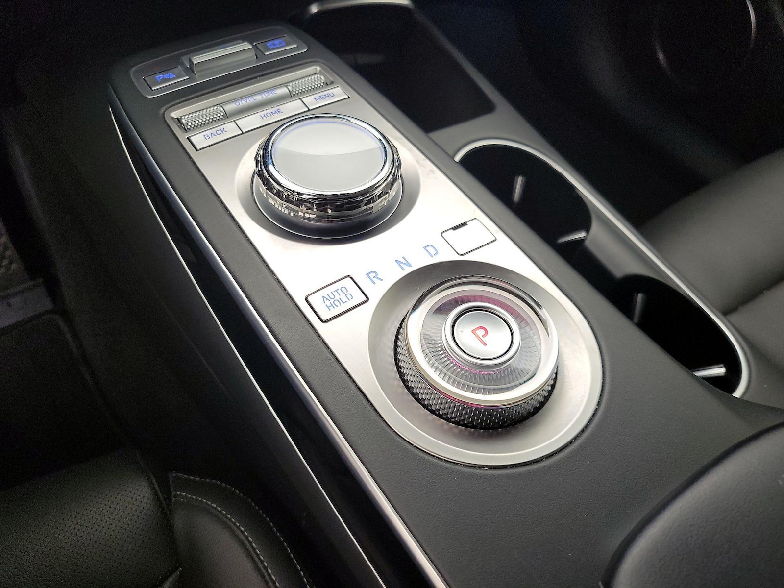 2025 GENESIS GV70 Standard - Photo 18