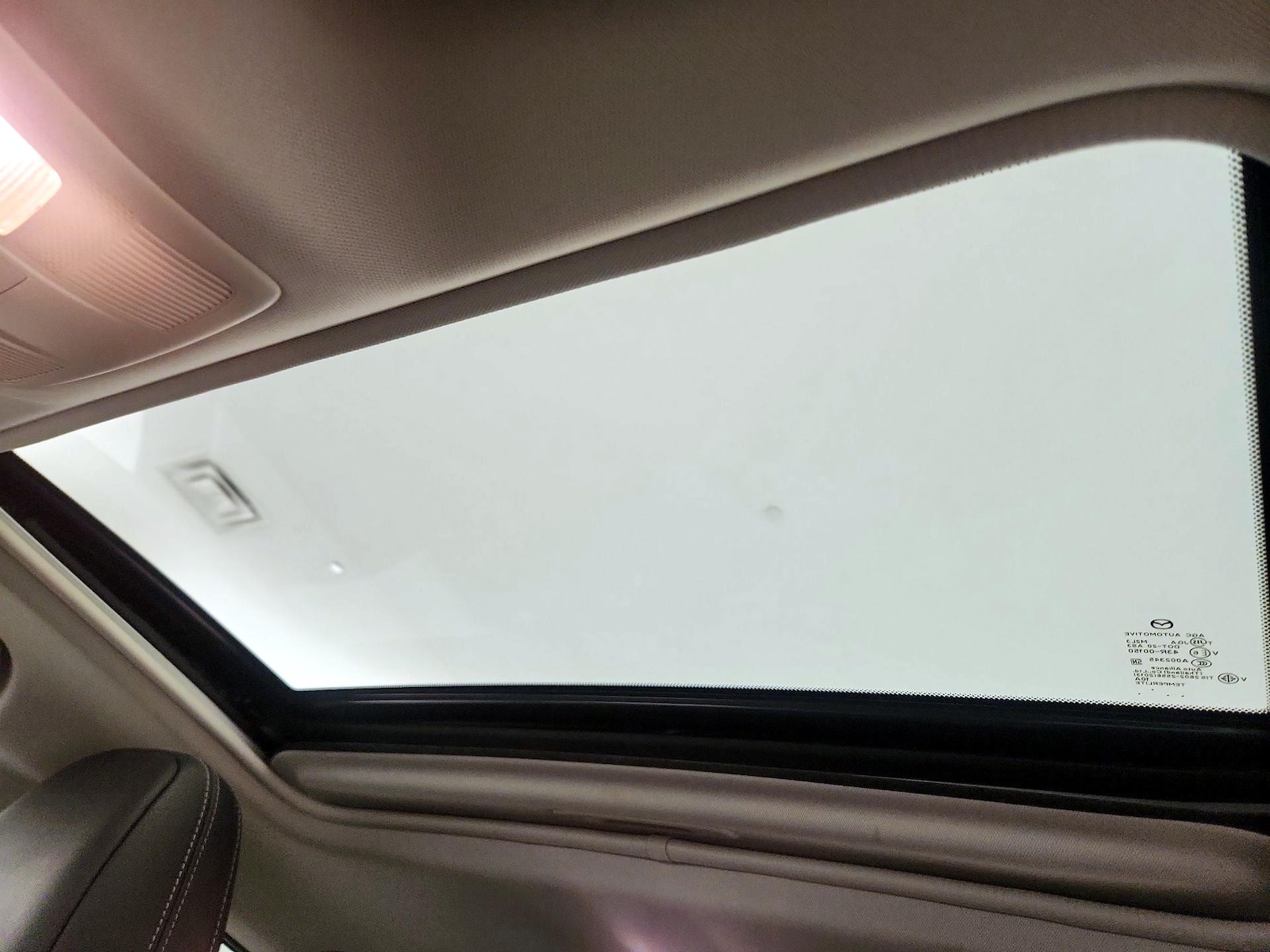 Sunroof(s) & Overhead Airbags