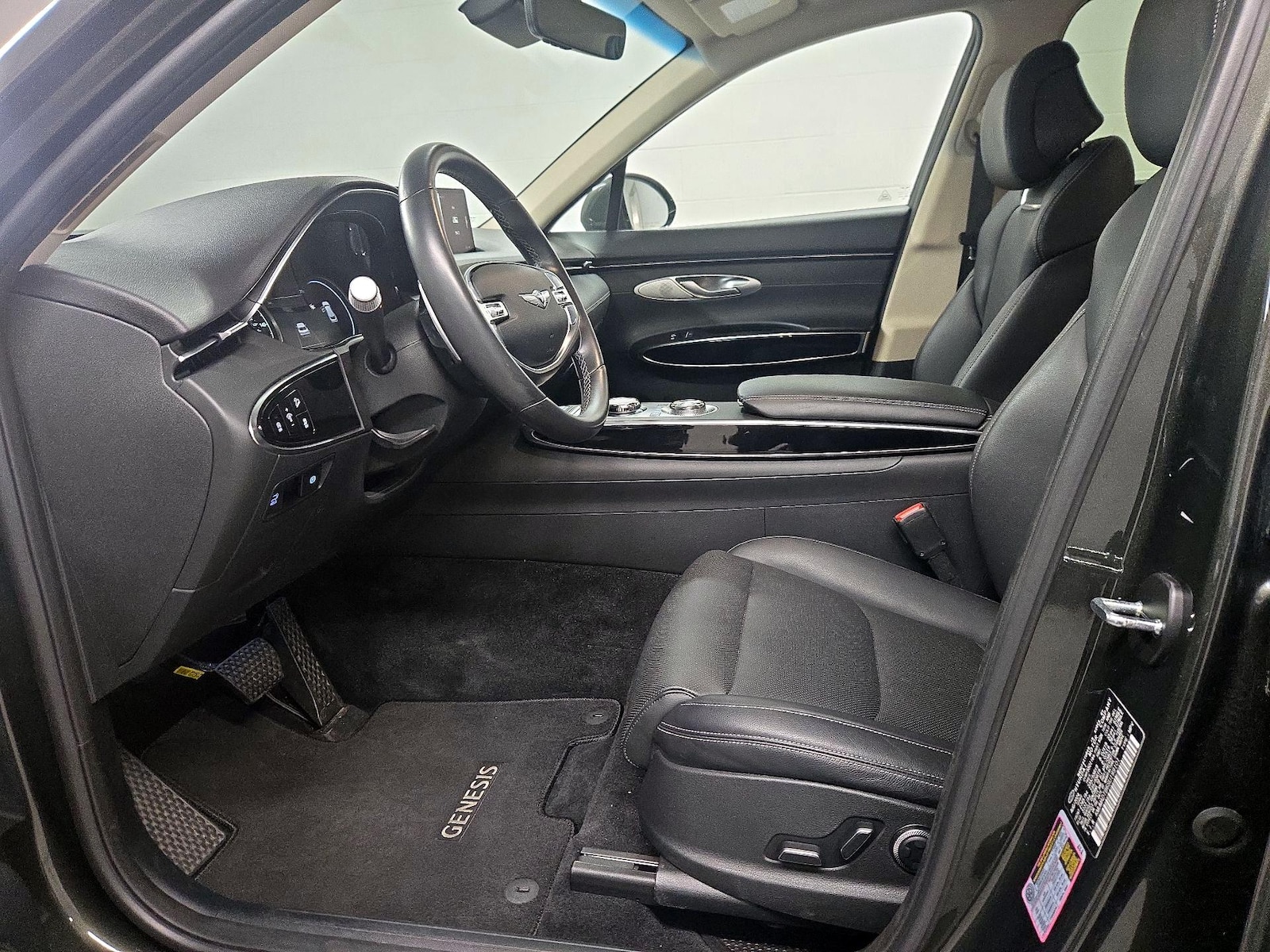 2025 GENESIS GV70 Standard - Photo 12