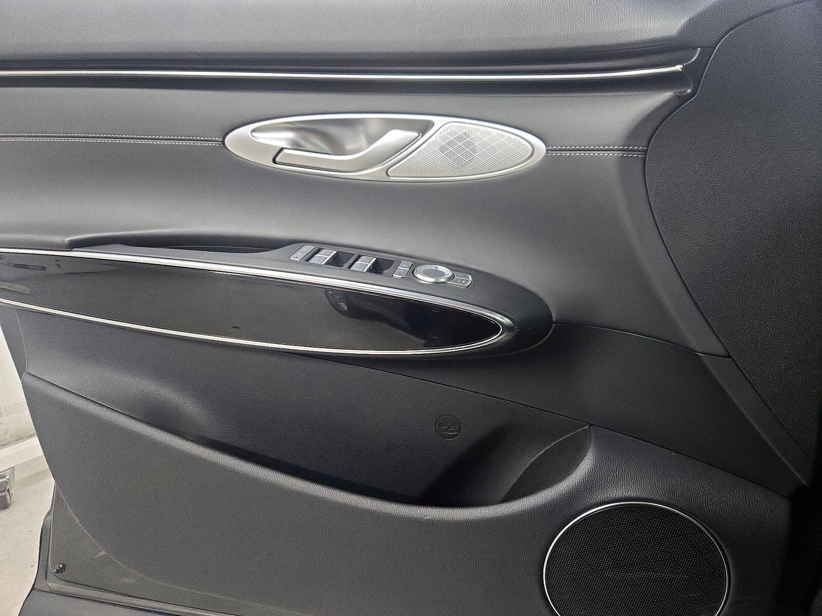 2025 GENESIS GV70 Standard - Photo 13