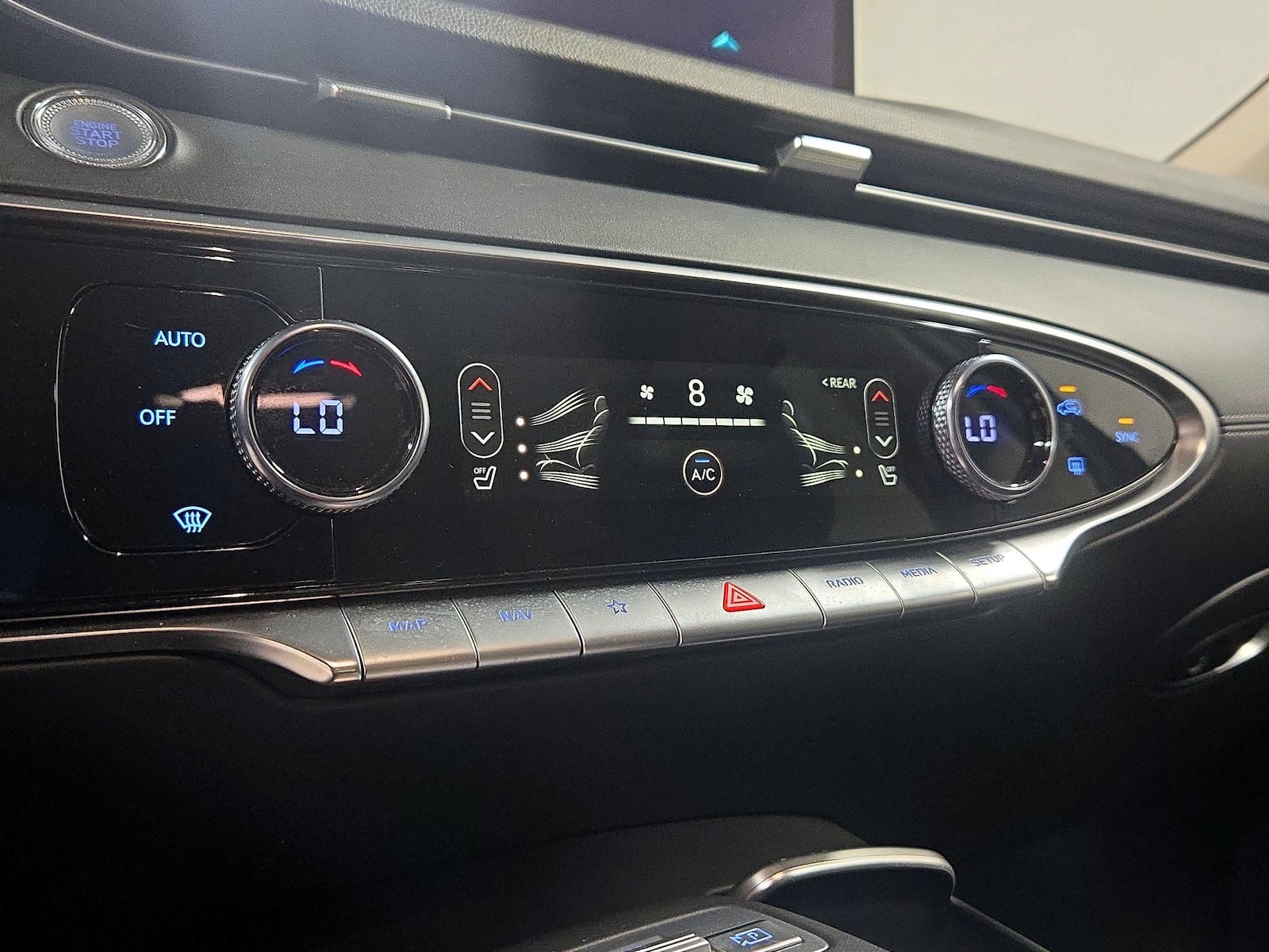 2025 GENESIS GV70 Standard - Photo 18