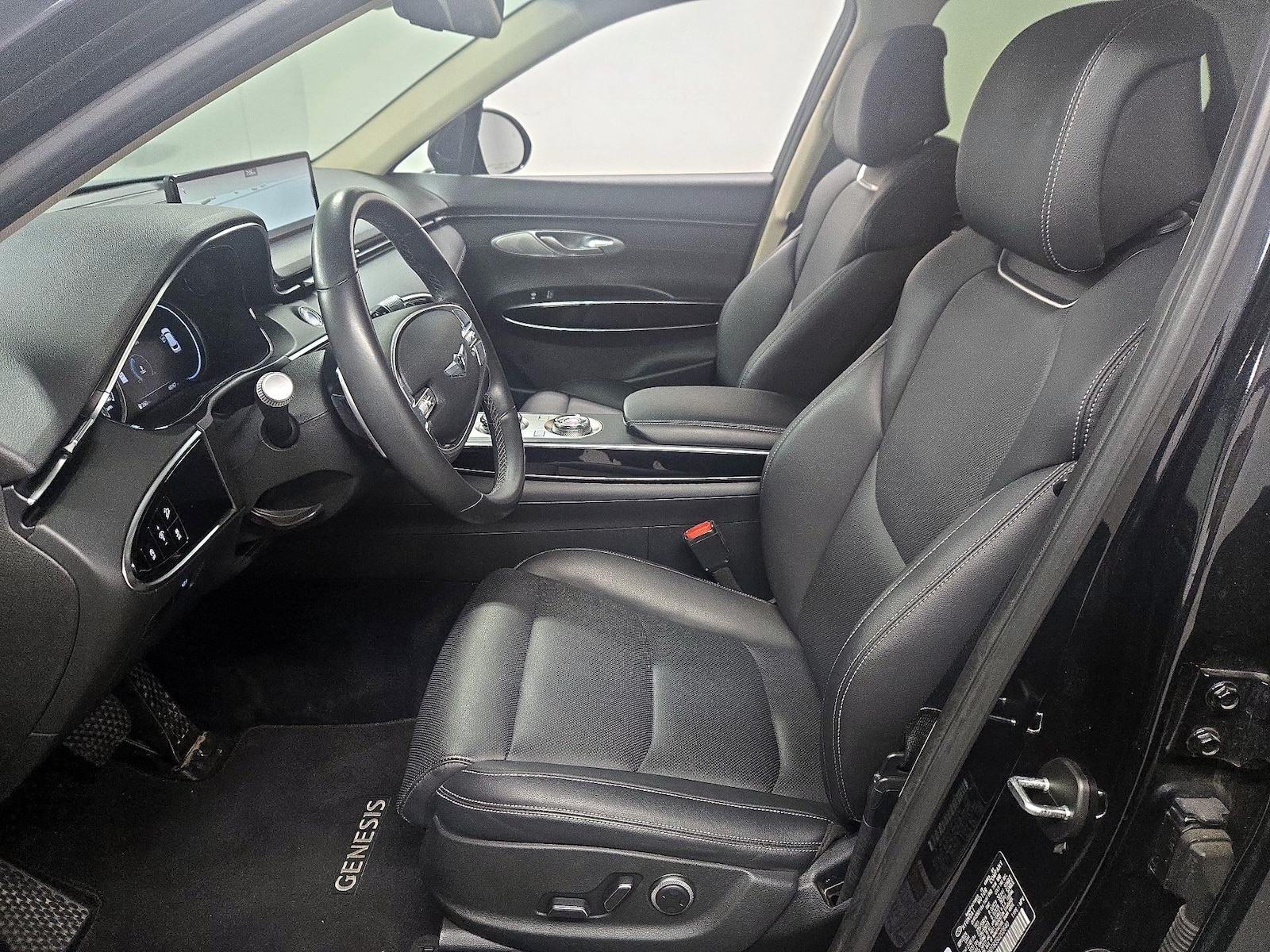 2025 GENESIS GV70 Standard - Photo 12