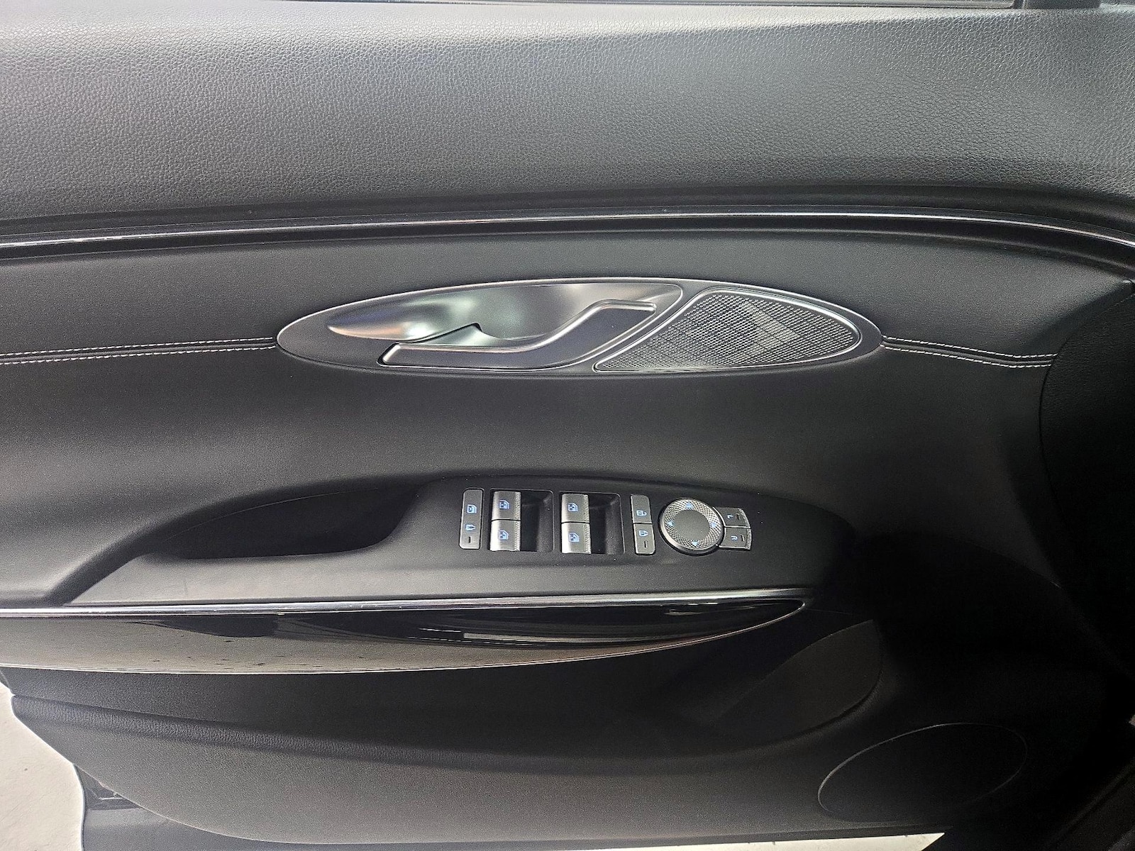 2025 GENESIS GV70 Standard - Photo 13