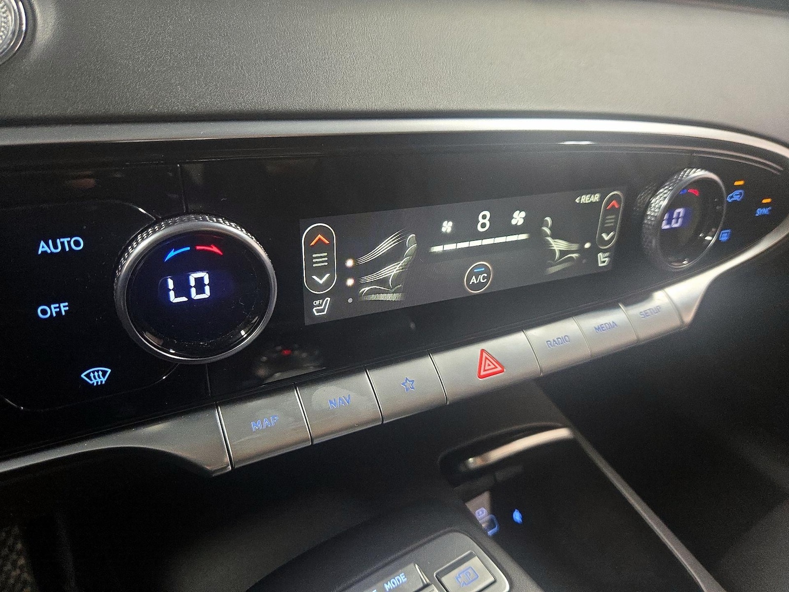 2025 GENESIS GV70 Standard - Photo 18