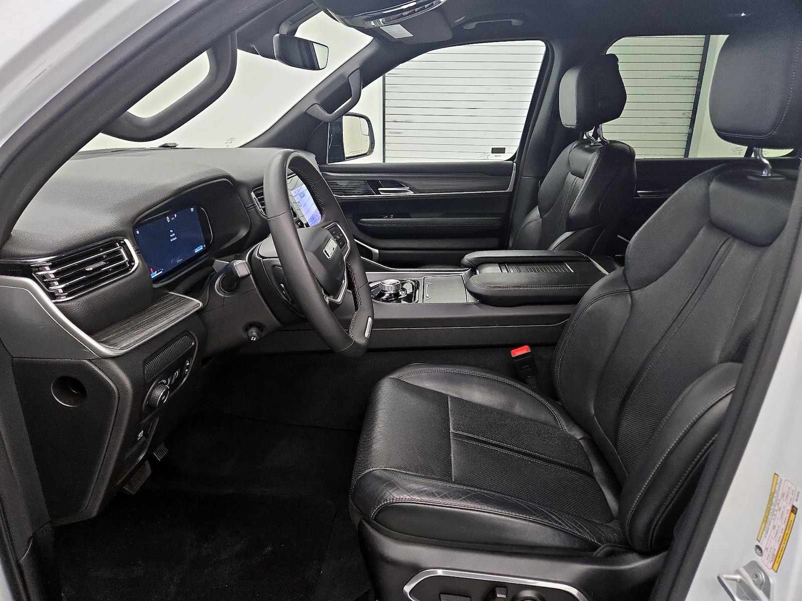 2024 Jeep Wagoneer Series II - Photo 12