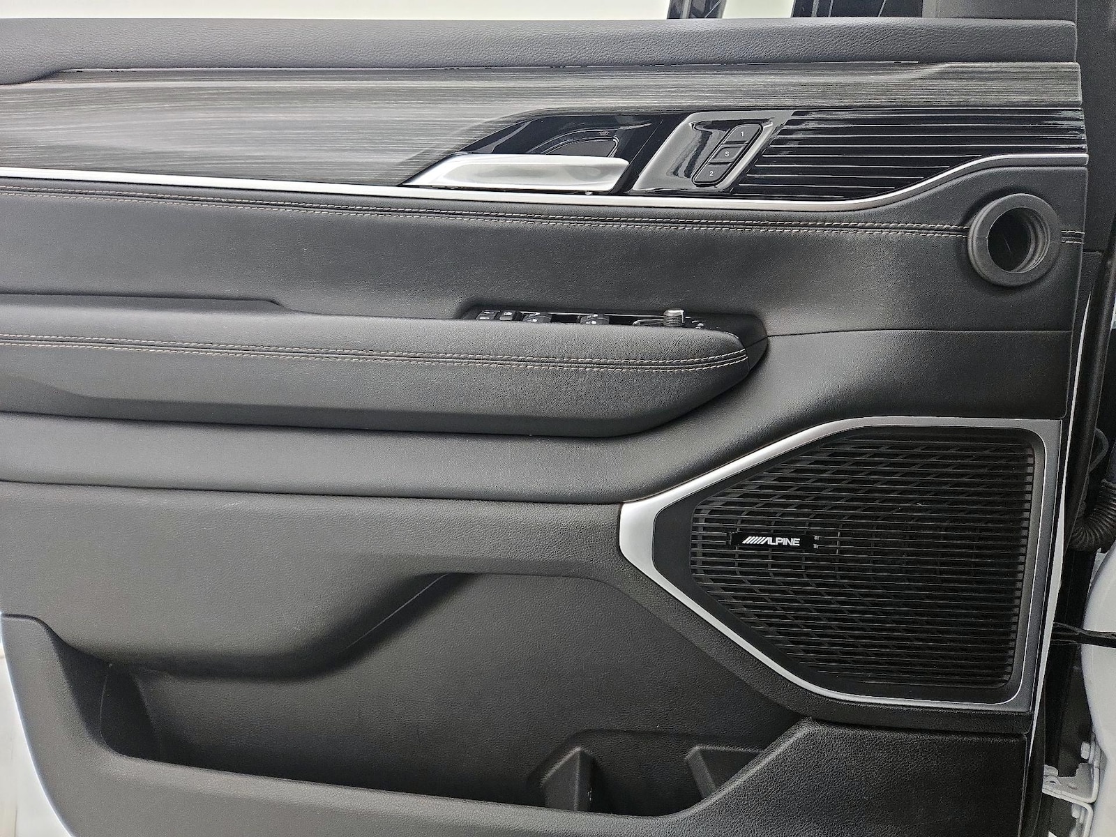 2024 Jeep Wagoneer Series II - Photo 13