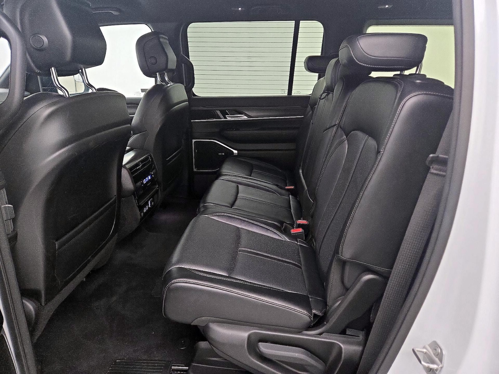 2024 Jeep Wagoneer Series II - Photo 20