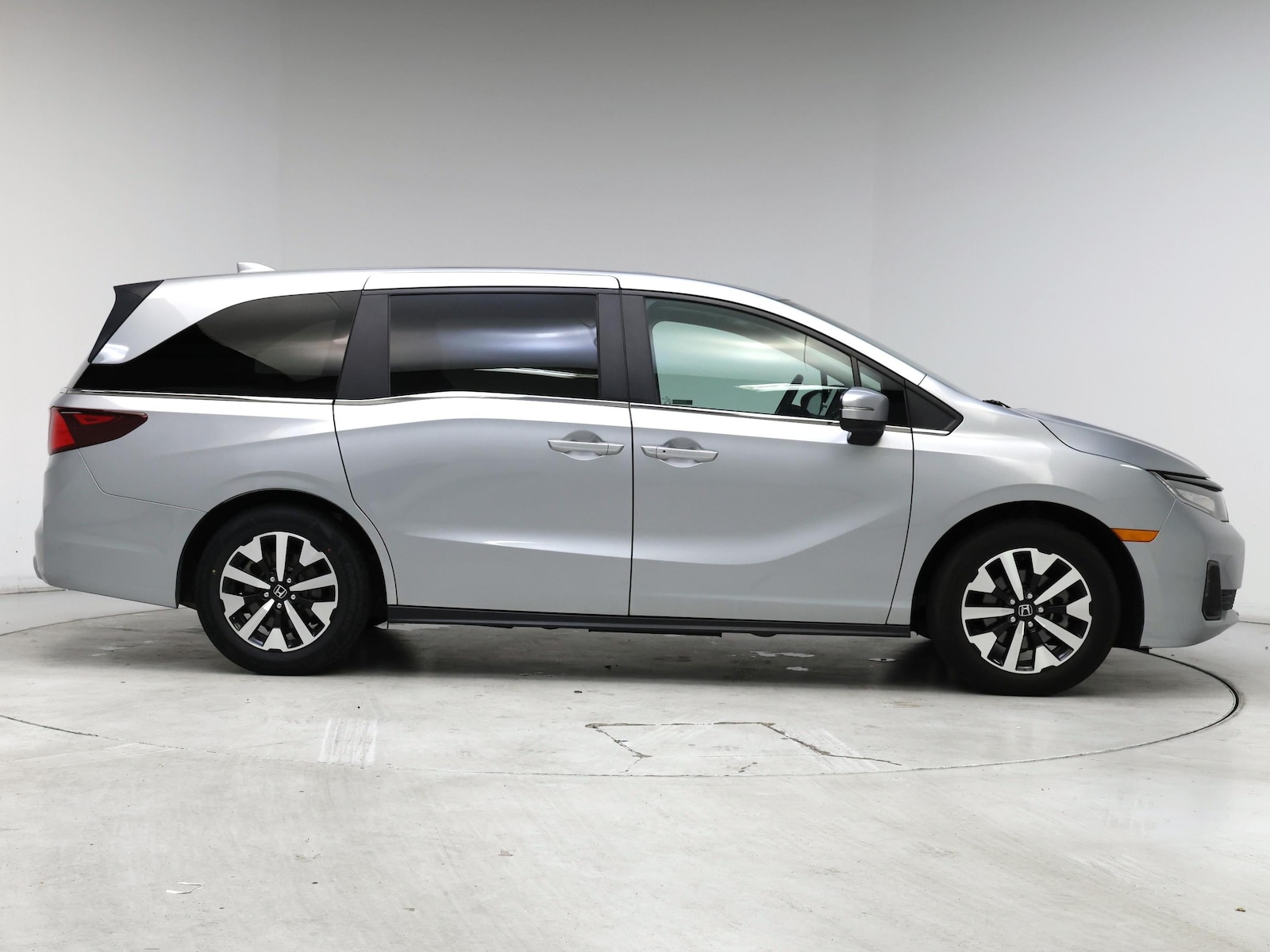 2025 Honda Odyssey EX-L - Photo 8