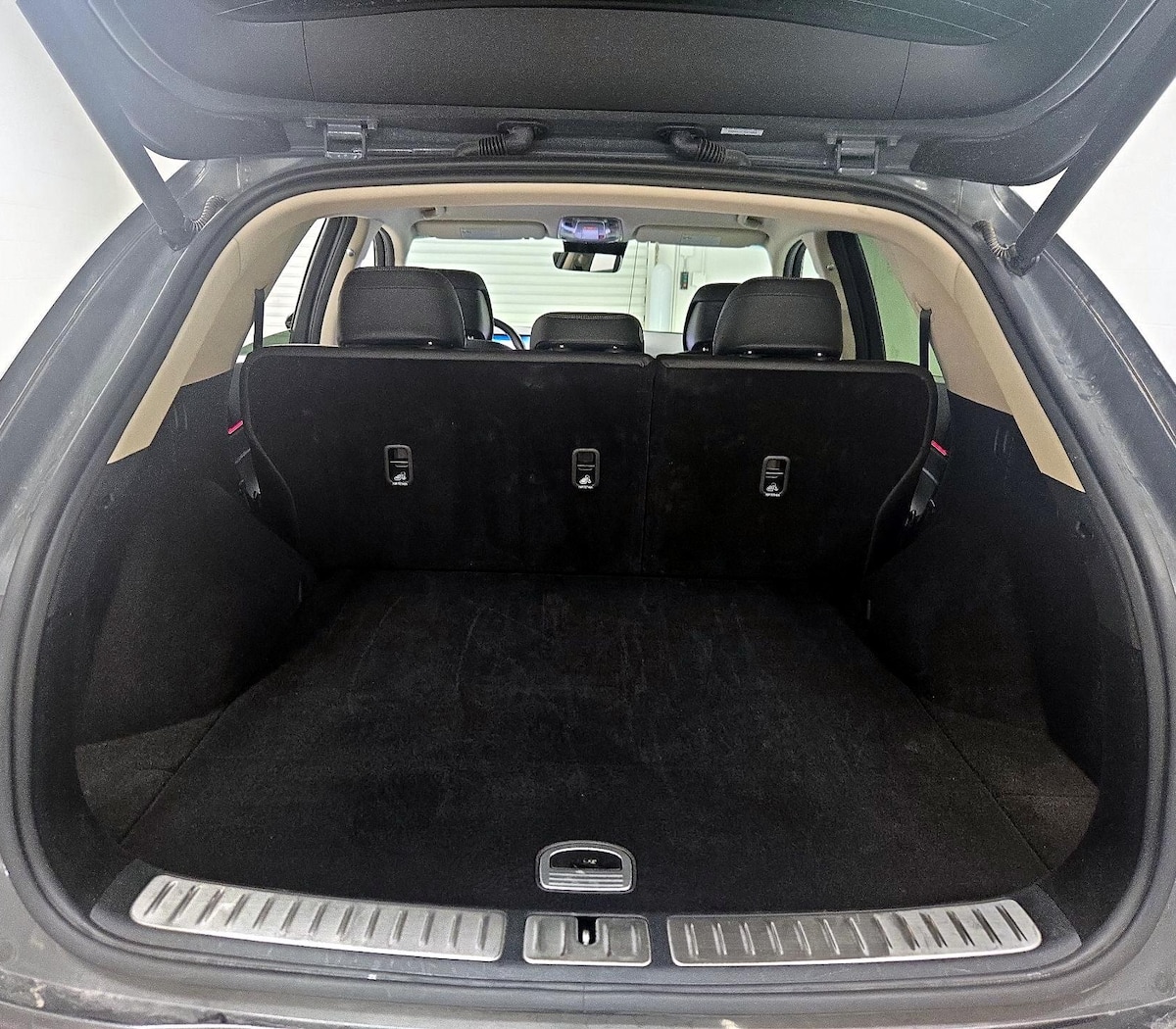 Trunk/Cargo (Seats Up)