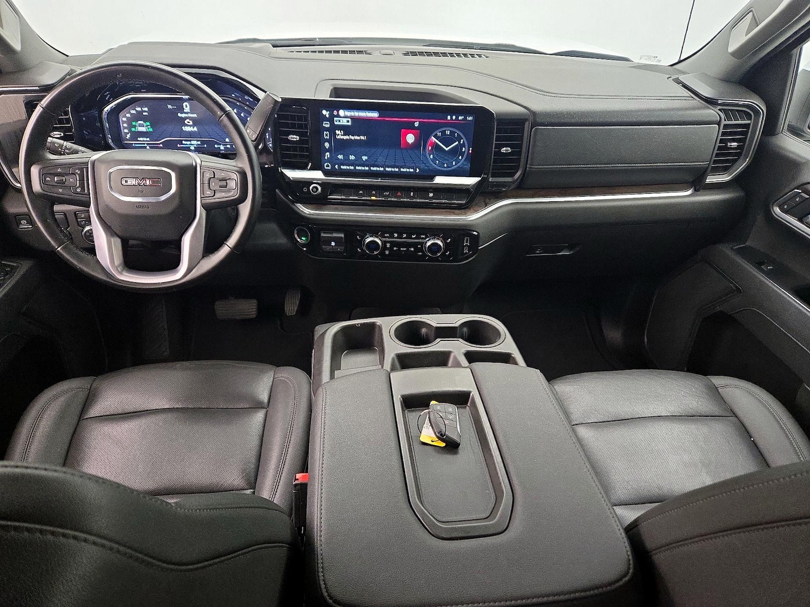 2025 GMC Sierra 1500 SLT - Photo 10