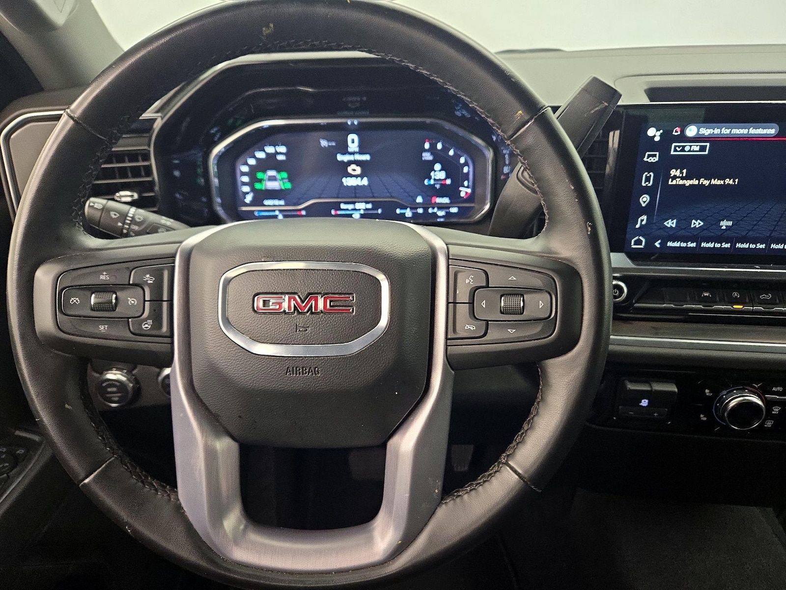 2025 GMC Sierra 1500 SLT - Photo 11
