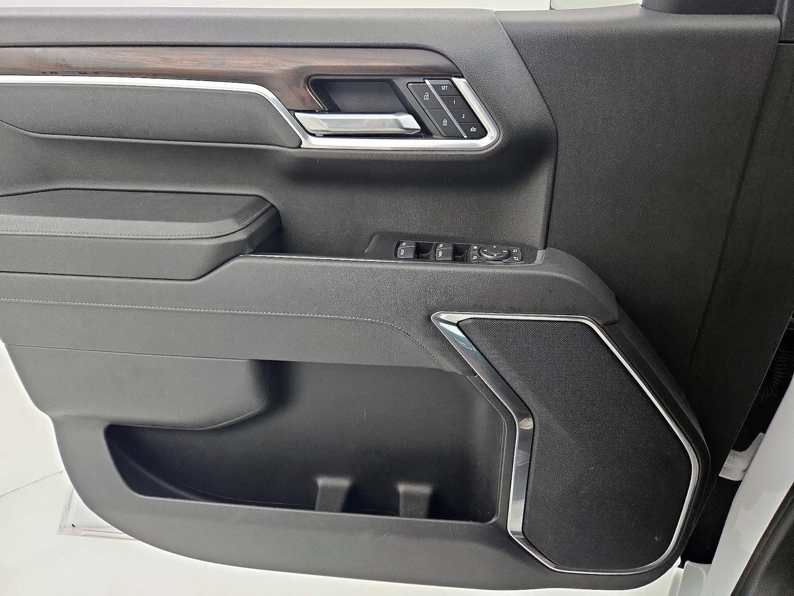 2025 GMC Sierra 1500 SLT - Photo 13
