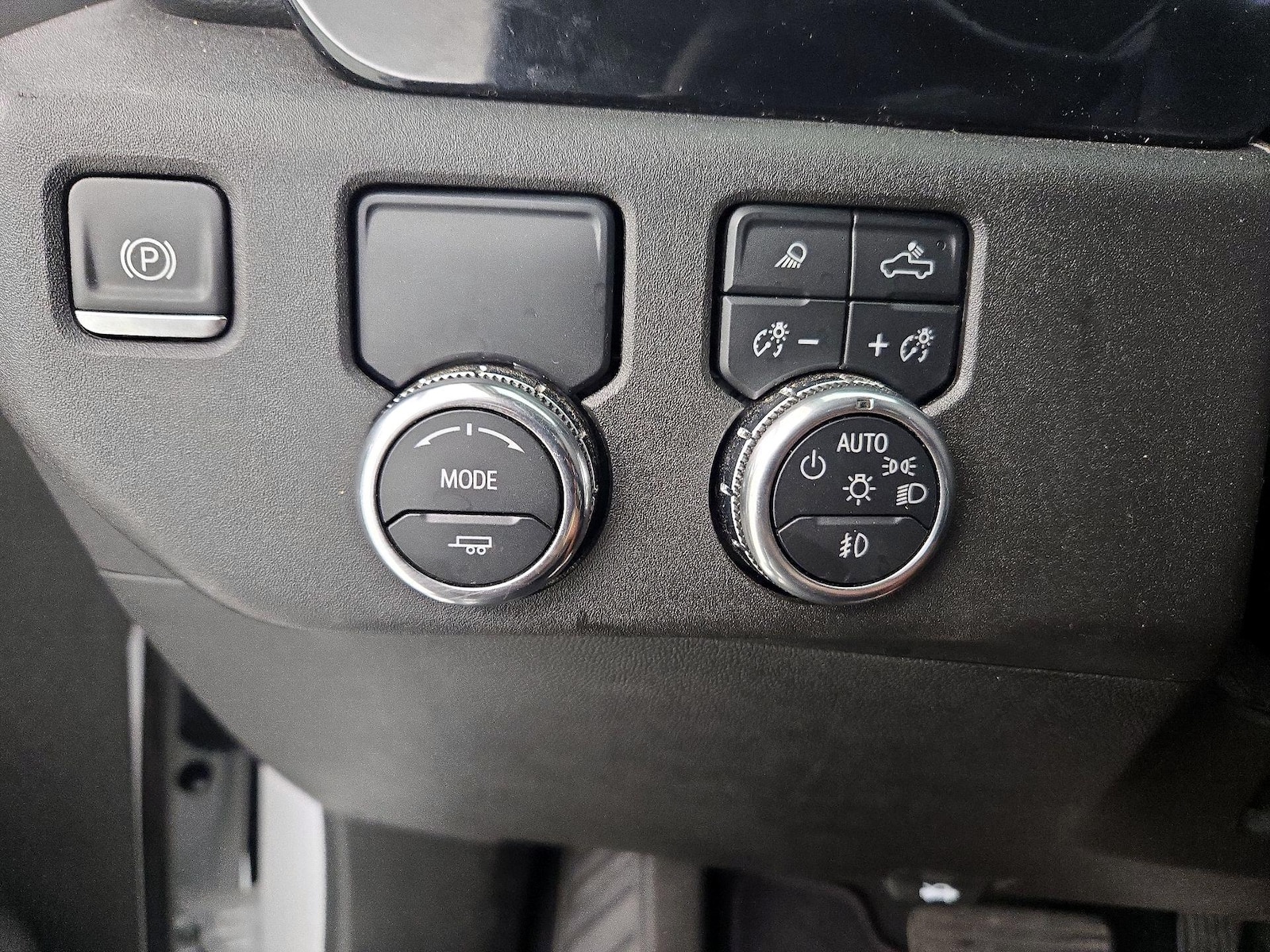2025 GMC Sierra 1500 SLT - Photo 14
