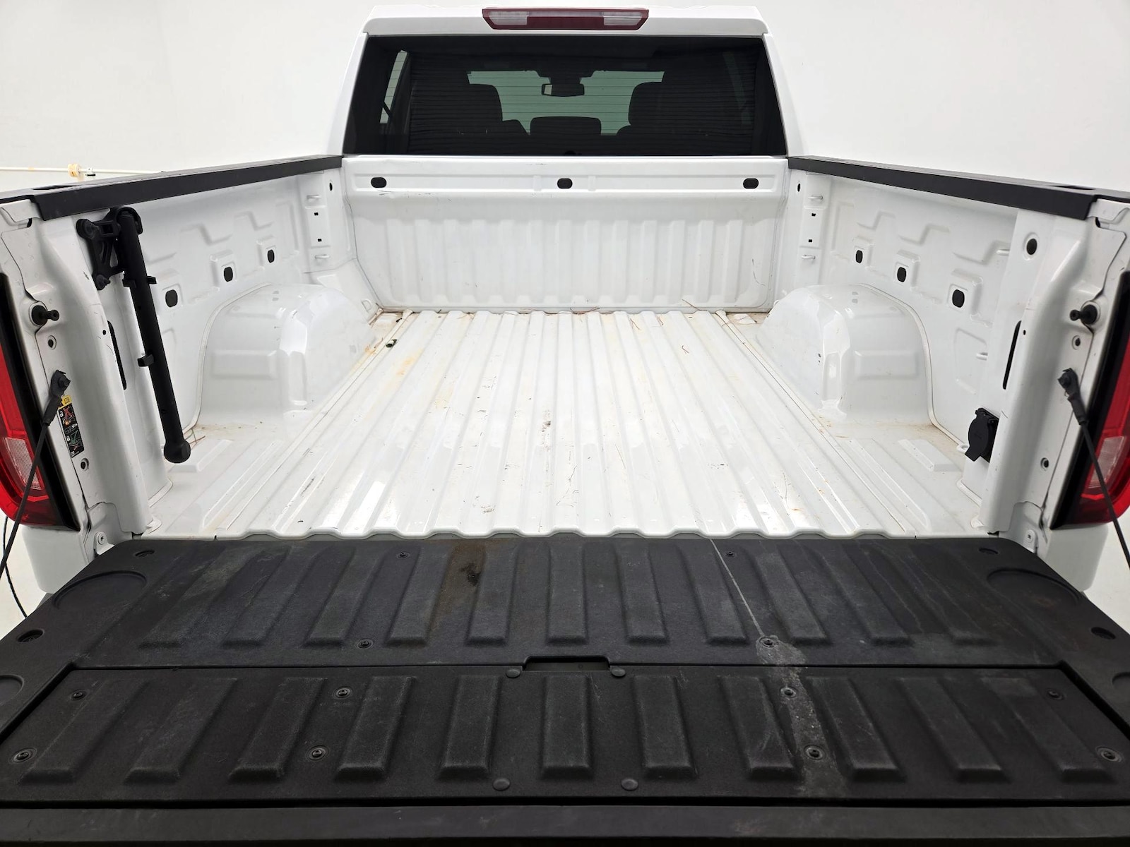 2025 GMC Sierra 1500 SLT - Photo 21