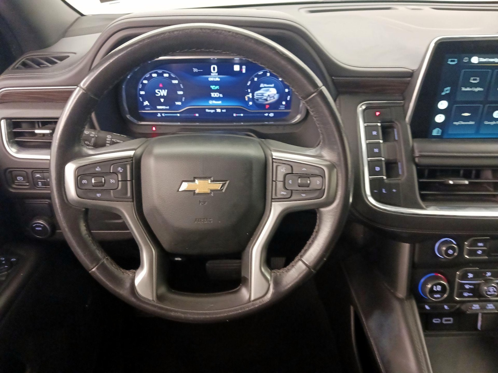 2022 Chevrolet Suburban LT - Photo 11
