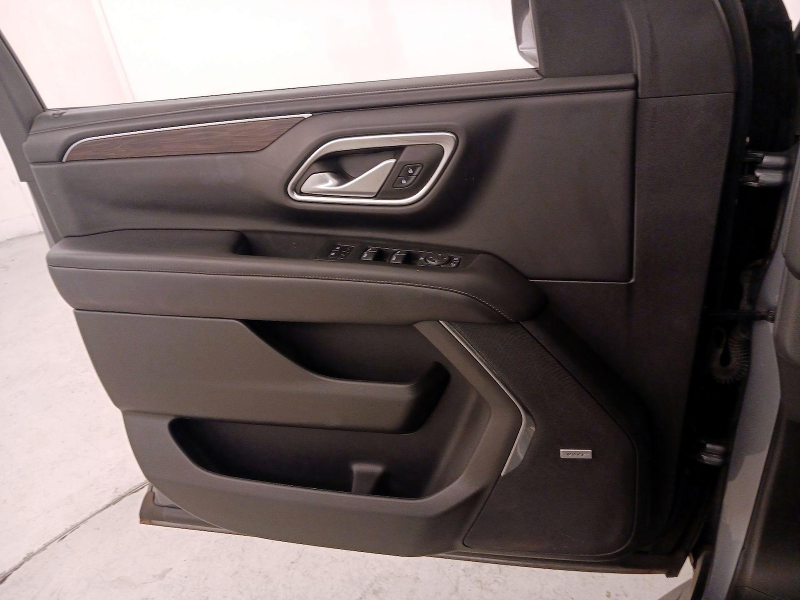 2022 Chevrolet Suburban LT - Photo 13