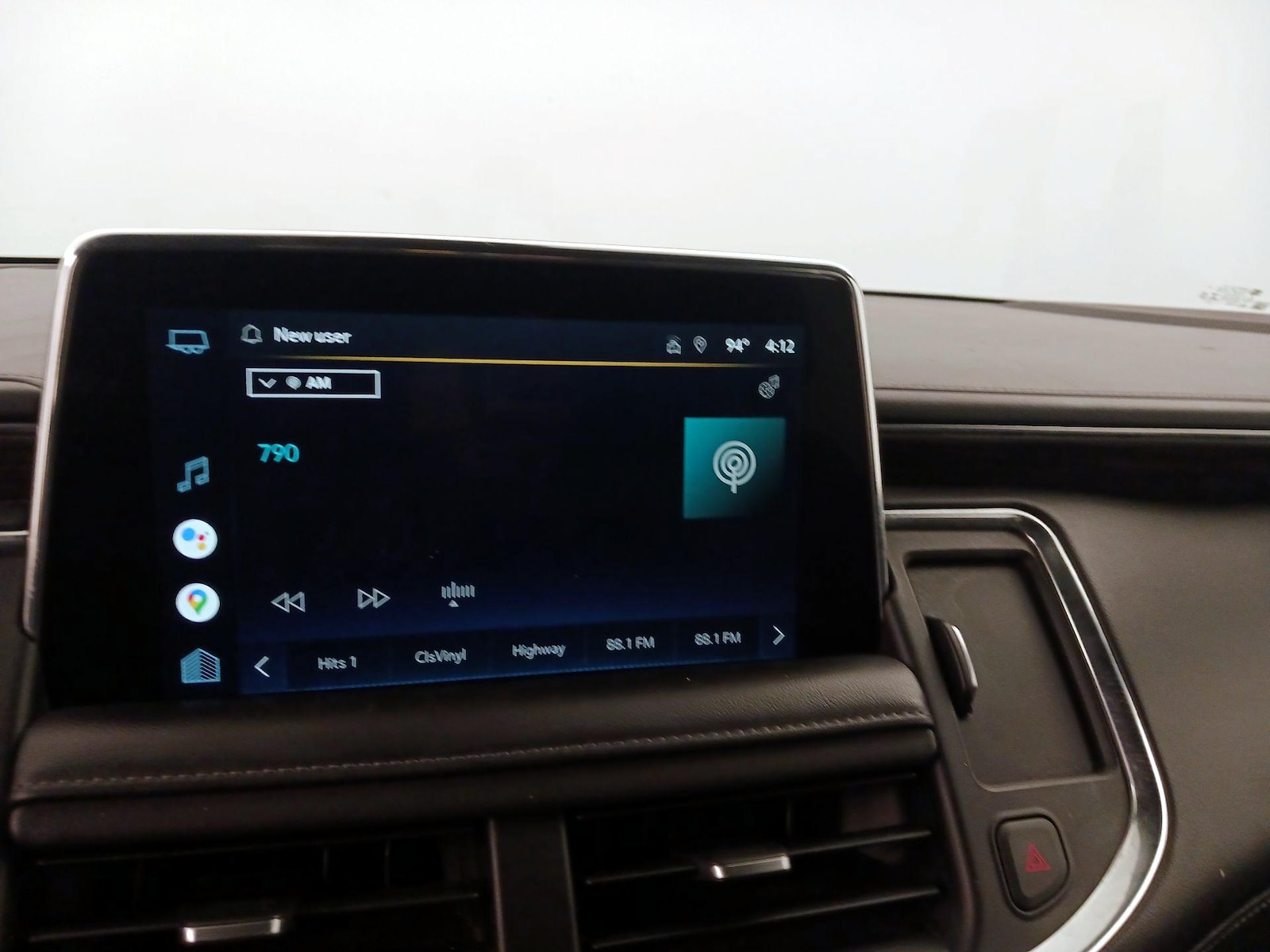 2022 Chevrolet Suburban LT - Photo 16