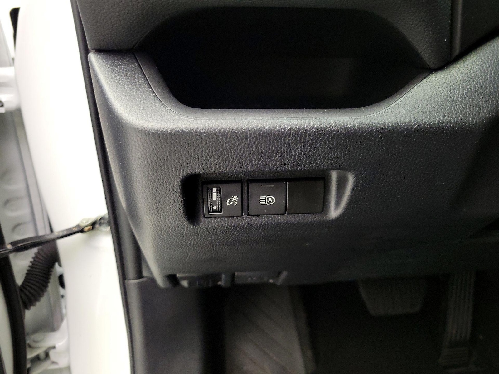 2024 Toyota RAV4 XLE - Photo 14